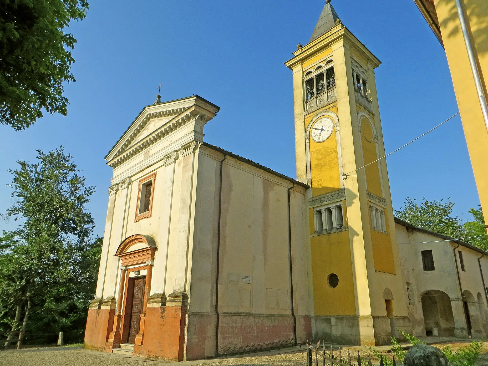 Photo showing: Chiesa della Purificazione di Maria Vergine (Bannone, Traversetolo) - facciata e lato sud
