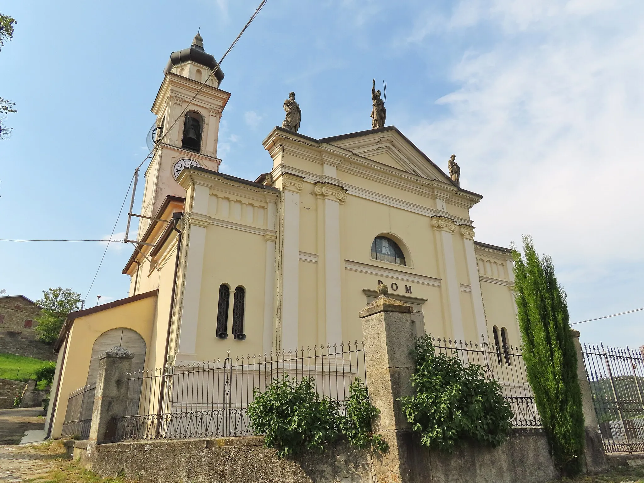 Photo showing: Facciata e lato ovest della chiesa di Santa Maria Immacolata