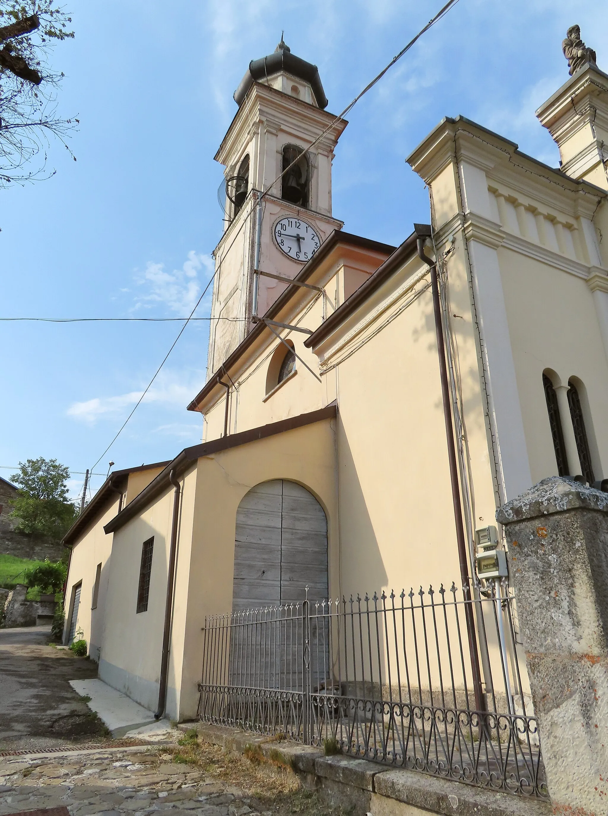 Photo showing: Lato ovest della chiesa di Santa Maria Immacolata