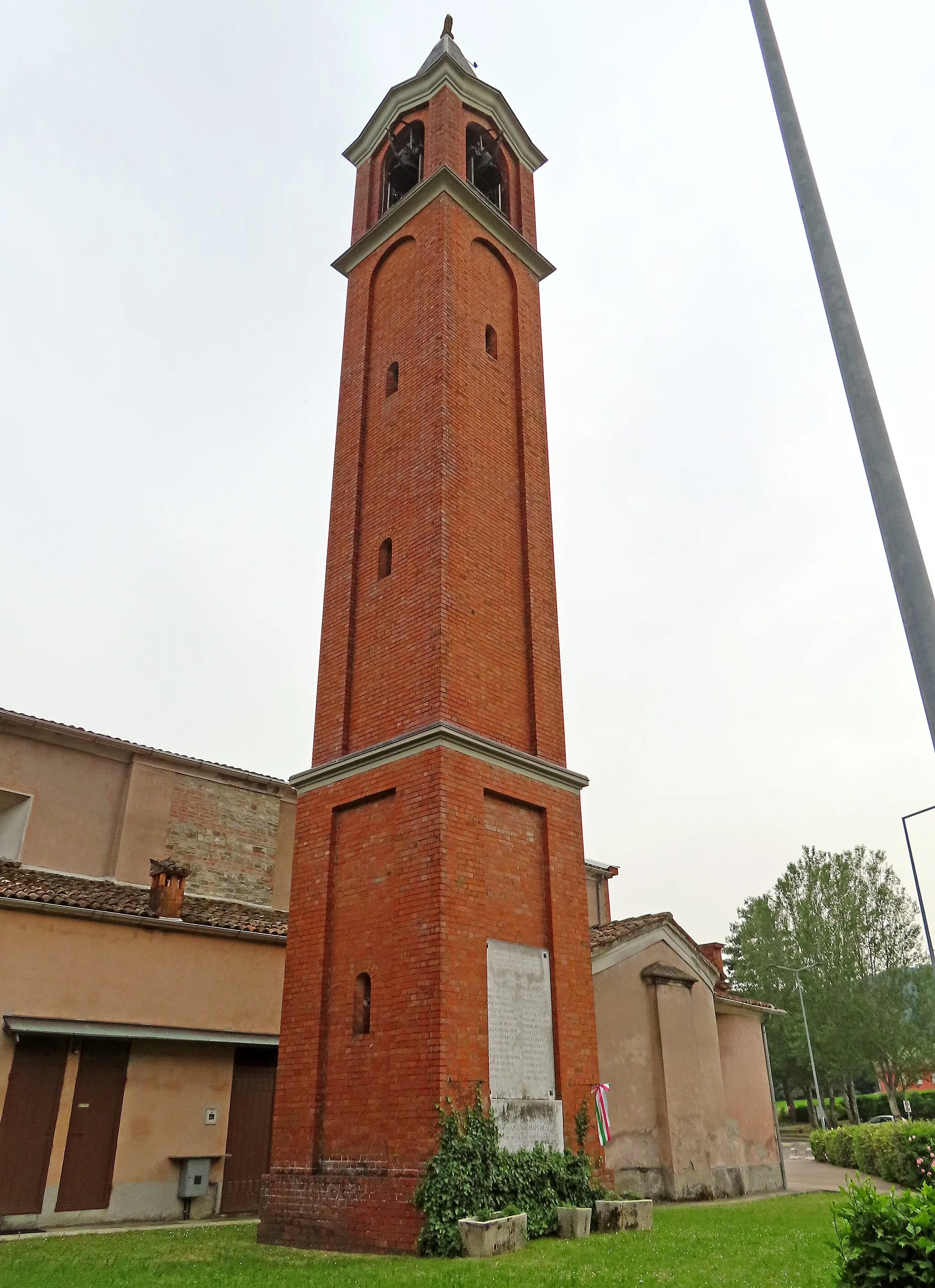 Photo showing: Campanile della chiesa di San Giorgio Martire