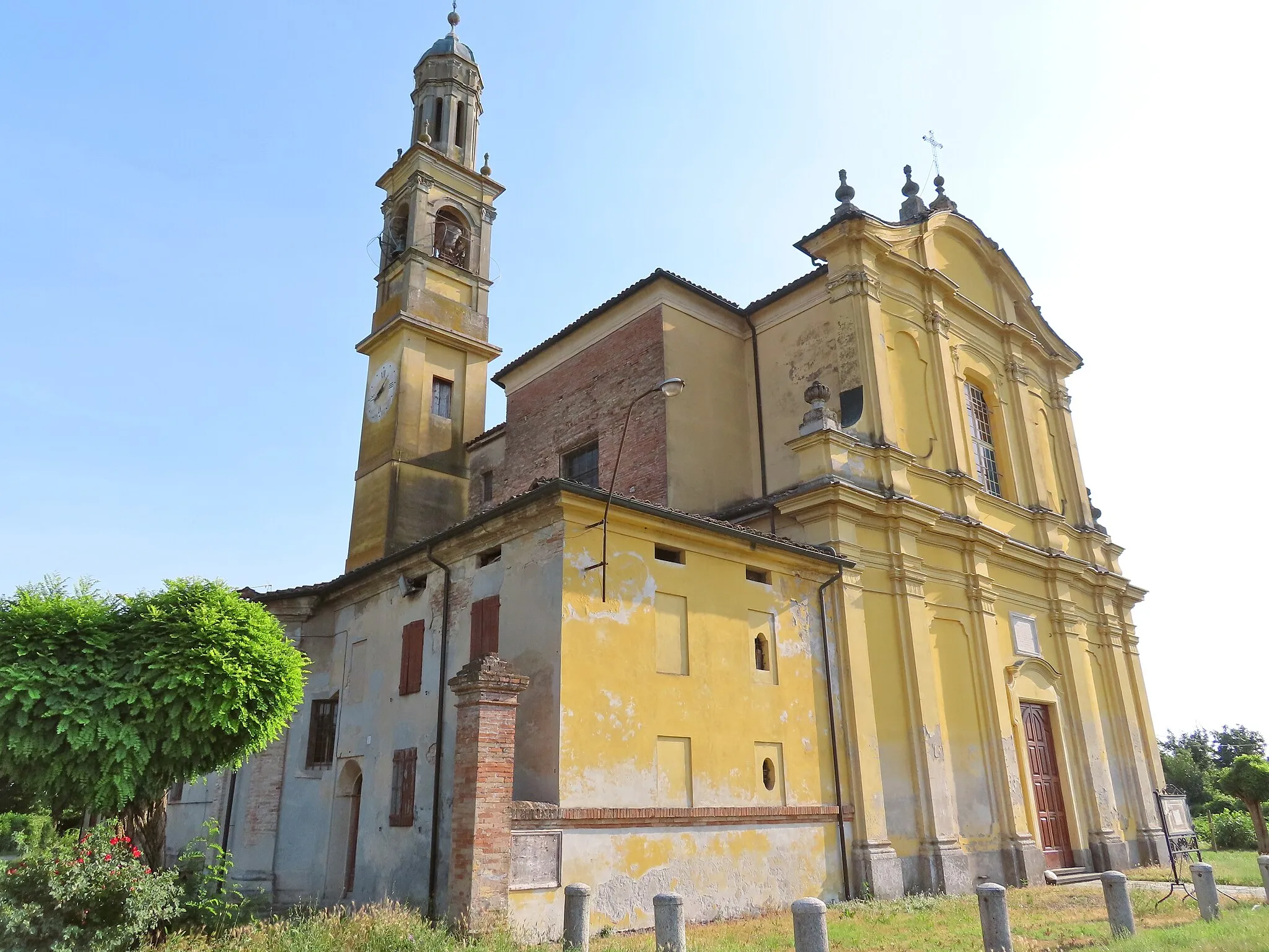 Photo showing: Facciata e lato est della chiesa di Santa Caterina