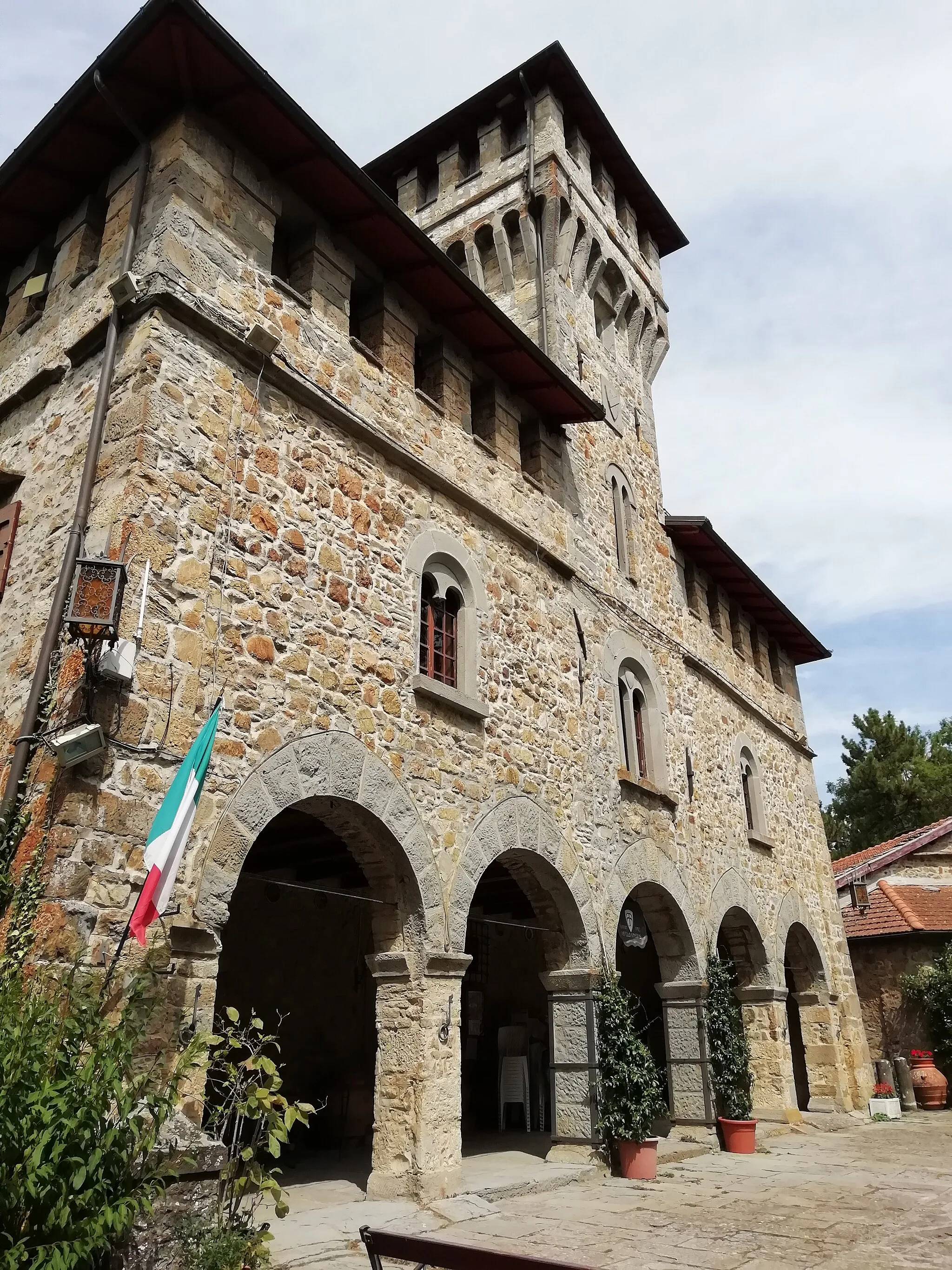 Photo showing: Castello Manservisi - Castelluccio, Alto Reno Terme, Emilia-Romagna, Italia.