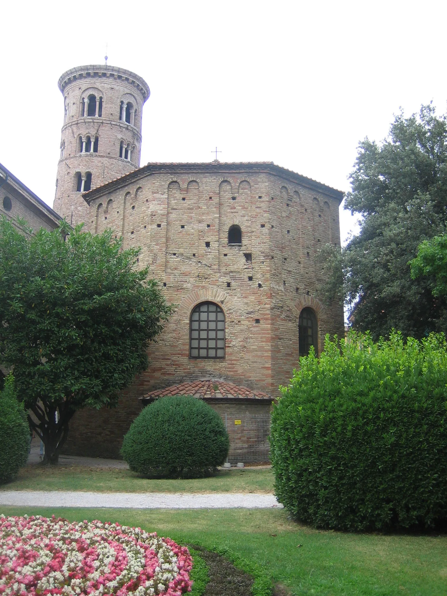 Photo showing: Baptisterium der Orthodoxen in Ravenna