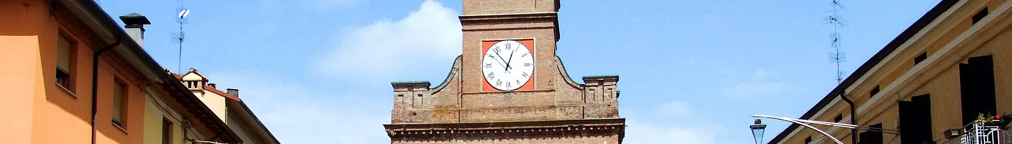 Photo showing: Piazzale antistante all'entrara della Rocca di Novellara