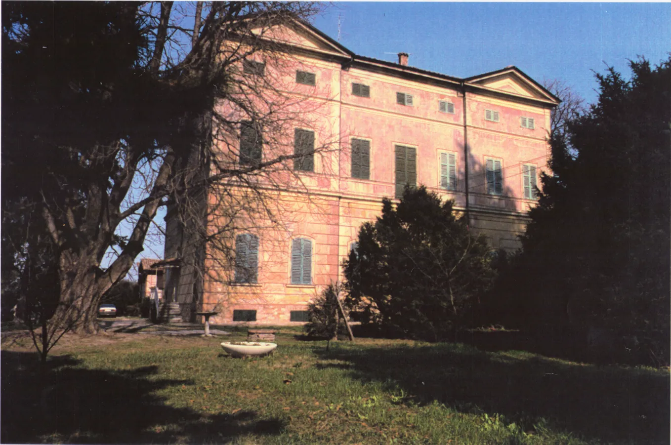 Photo showing: Villa Segre'