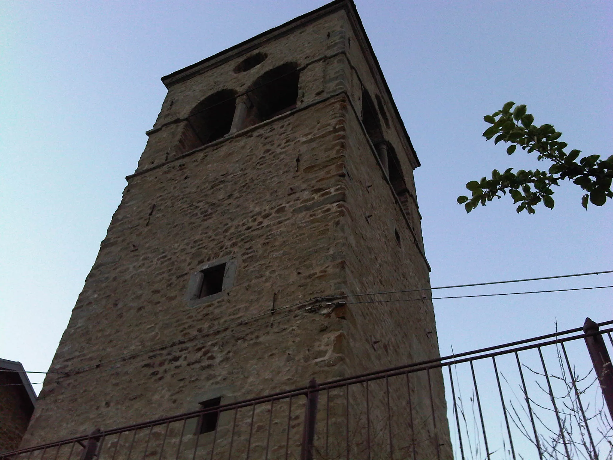 Photo showing: "Il Torrione", now a bell tower, was built in Sant'Andrea Pelago, Italy, by the Montegarullo family in the Middle Age.