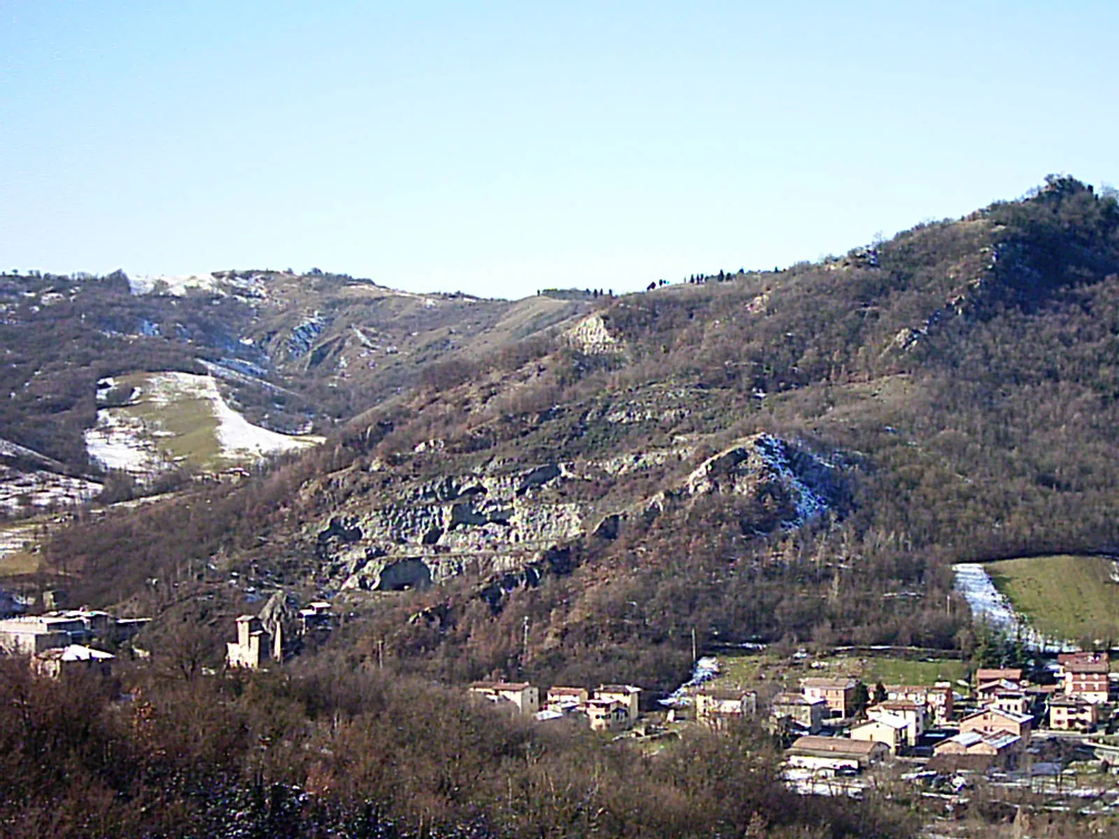 Photo showing: Vezzano sul Crostolo Il Monte del gesso