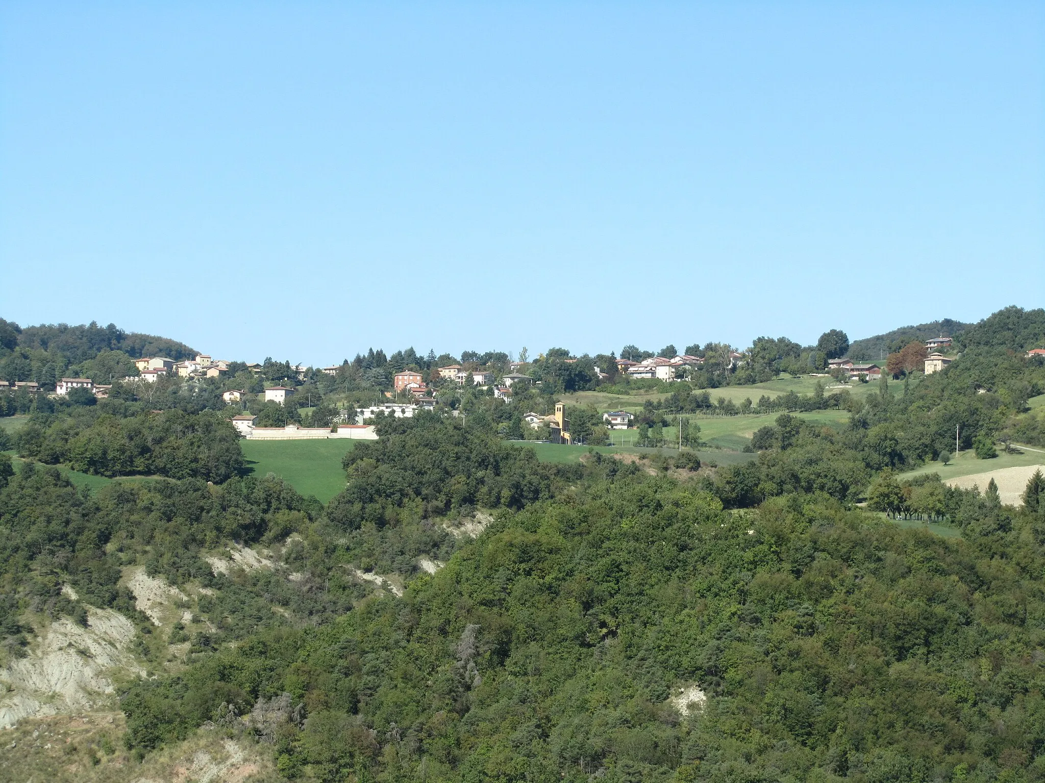 Photo showing: Panorama di San Giovanni Querciola dall'oratorio di San Siro, provincia di Reggio nell'Emilia.
