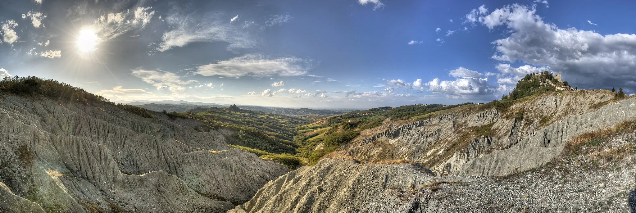 Photo showing: Castello di Rossena e Castello di Canossa tra i calanchi - Canossa, Reggio Emilia, Italy - September 15, 2012