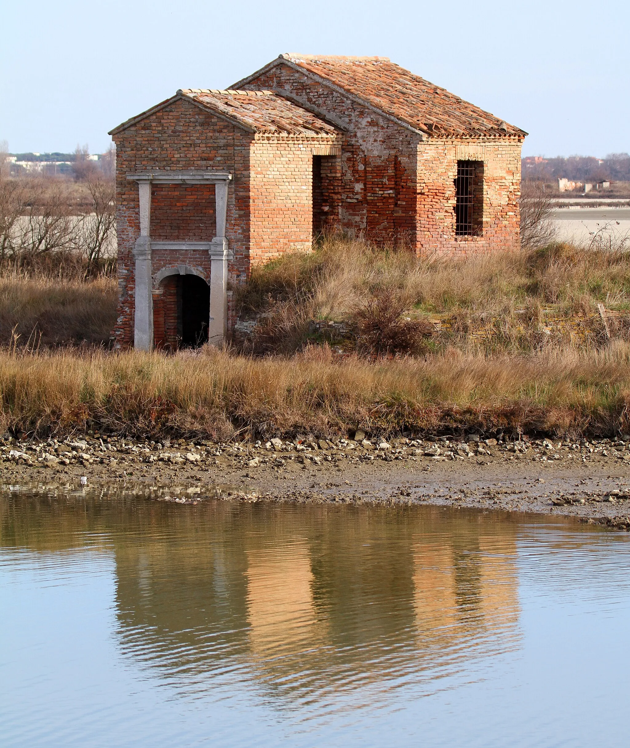 Photo showing: Rudere di edificio presso le antiche saline di Comacchio