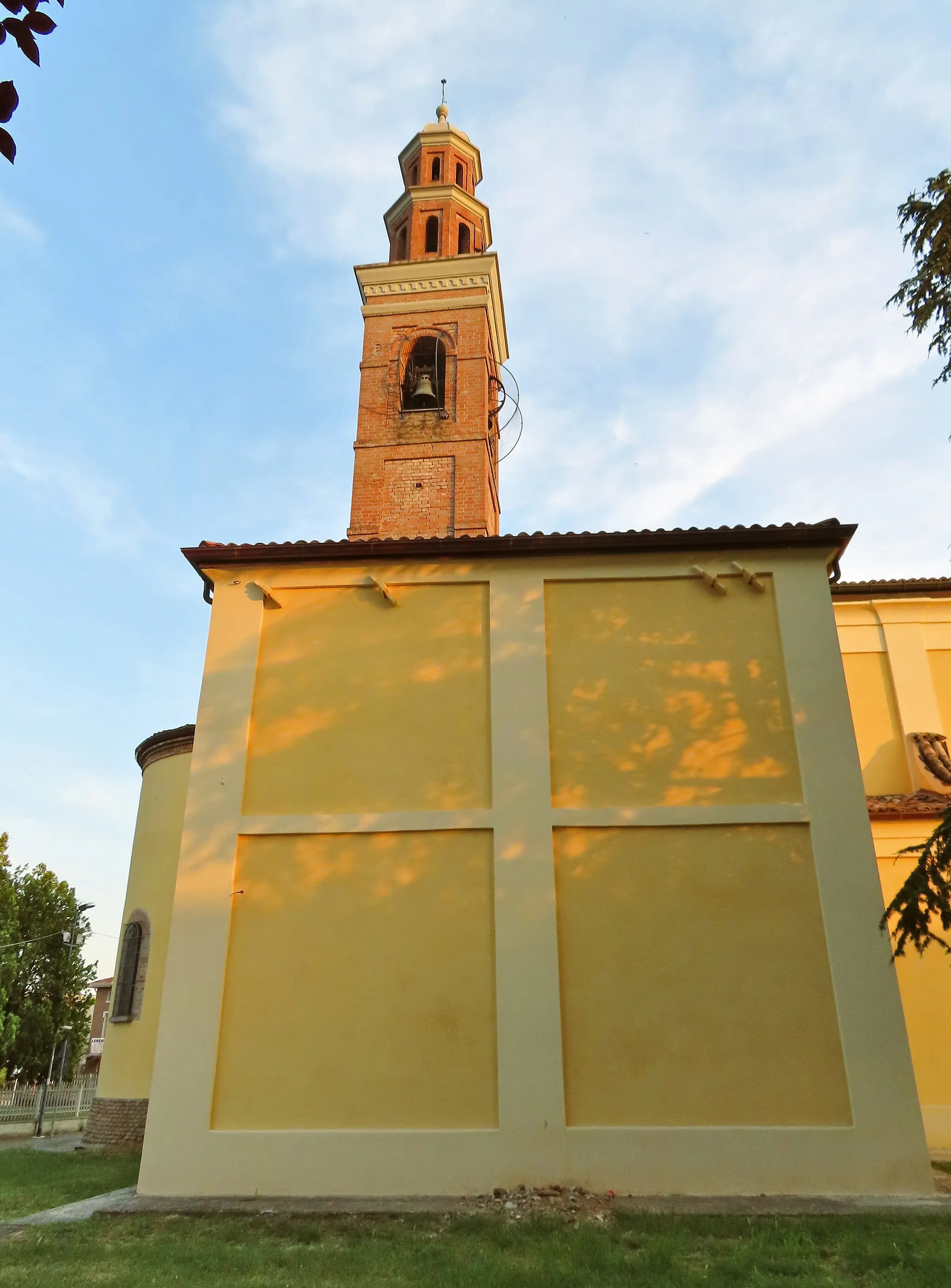 Photo showing: Campanile e lato nord della chiesa di San Pietro in Vincoli