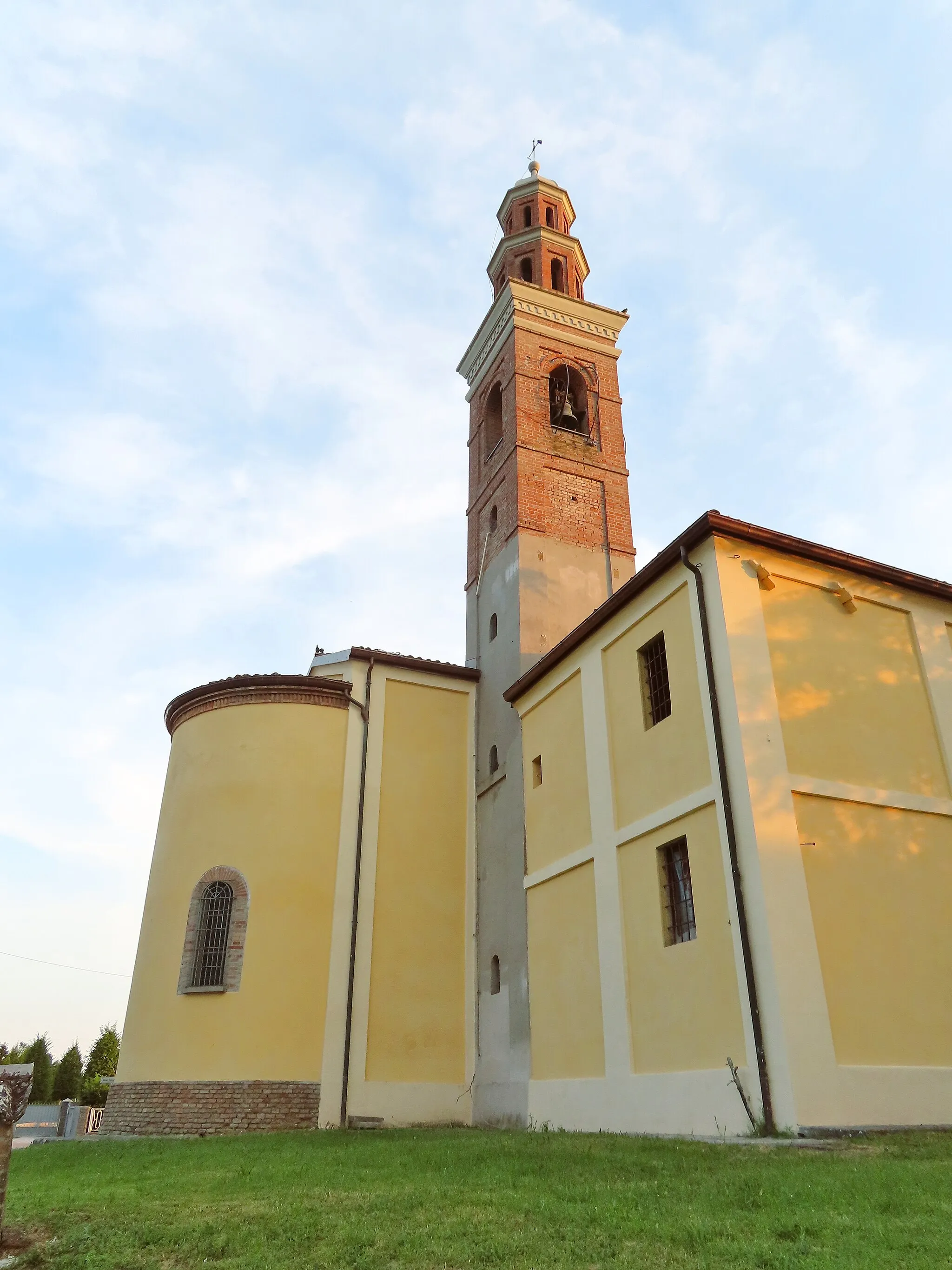 Photo showing: Abside e campanile della chiesa di San Pietro in Vincoli