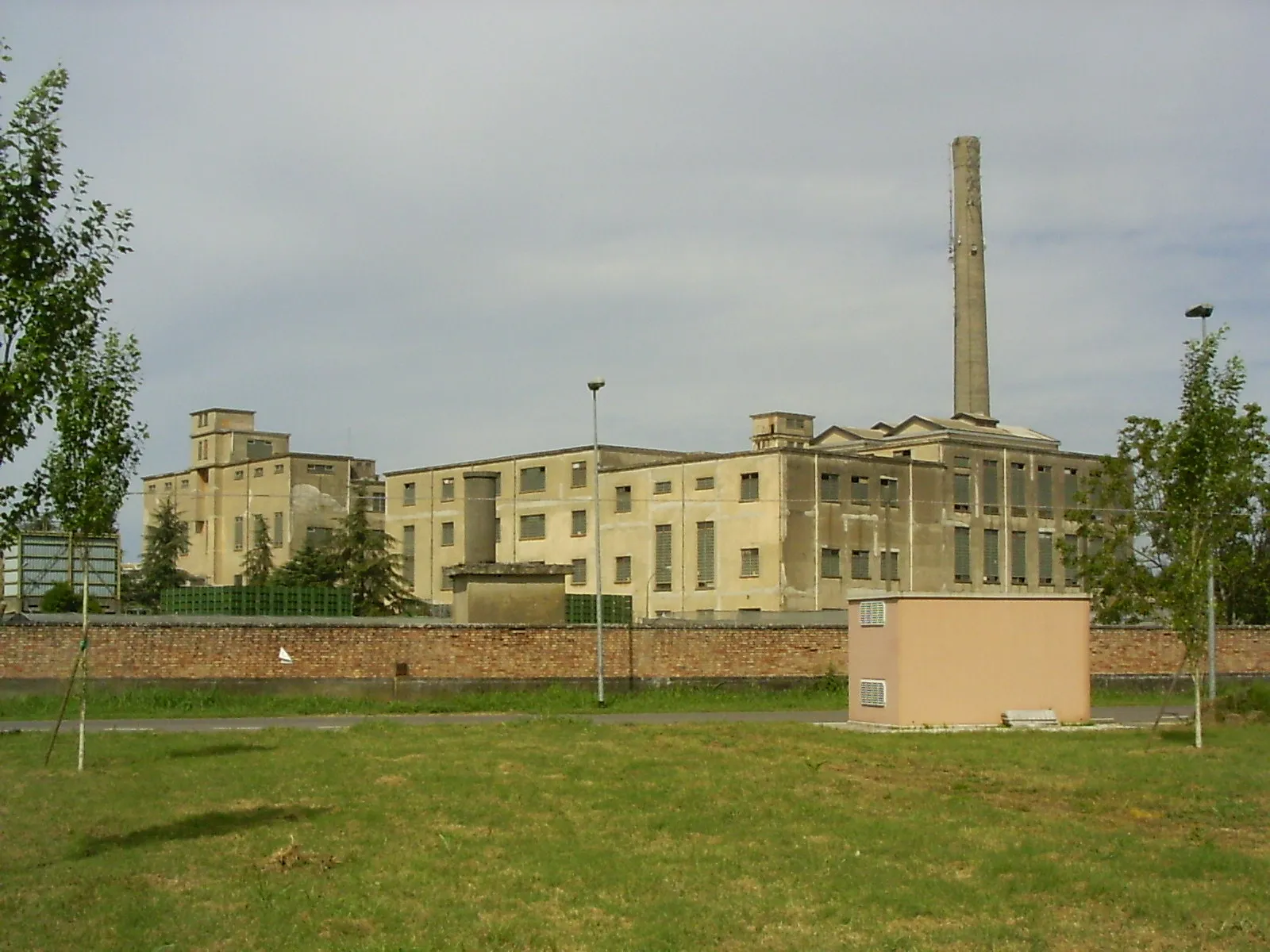 Photo showing: Final di Rero, factory