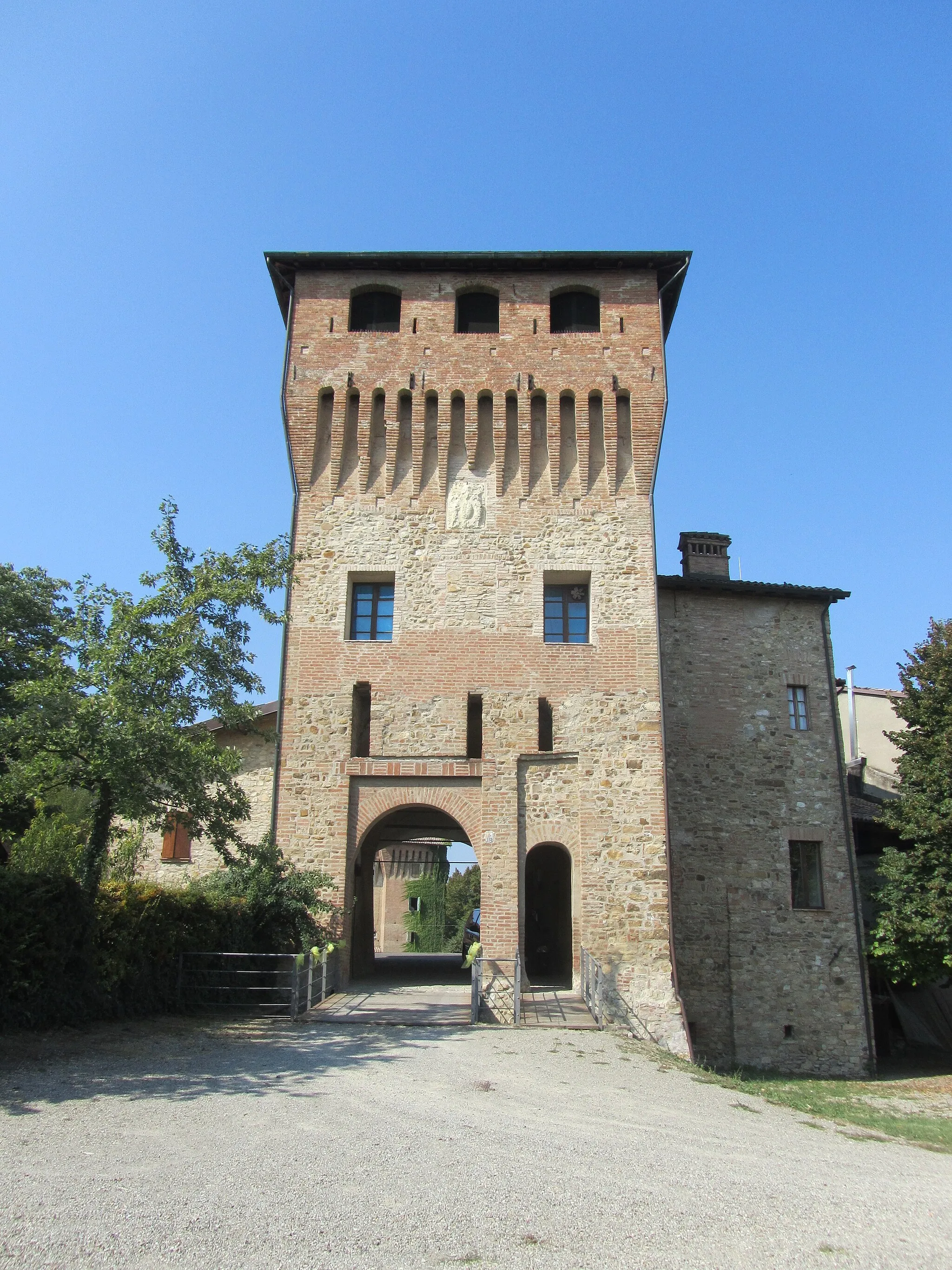 Photo showing: La torre d'ingresso del castello di Casalgrande, provincia di Reggio Emilia.