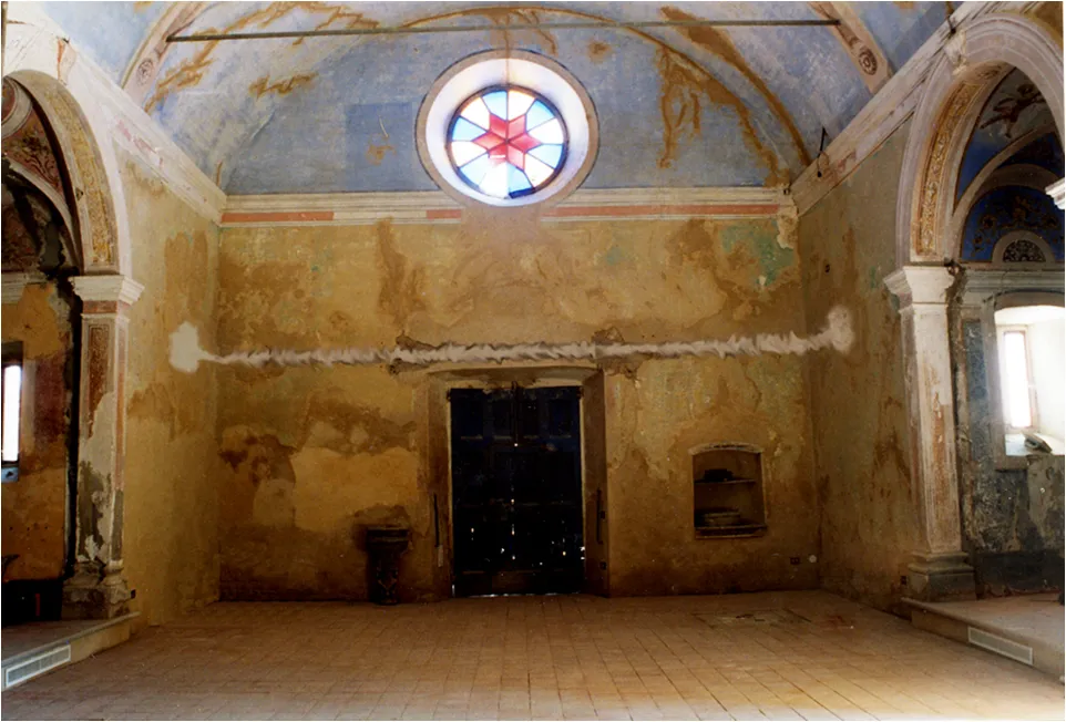 Photo showing: Controfacciata prima del restauro. Olina, chiesa parrocchiale