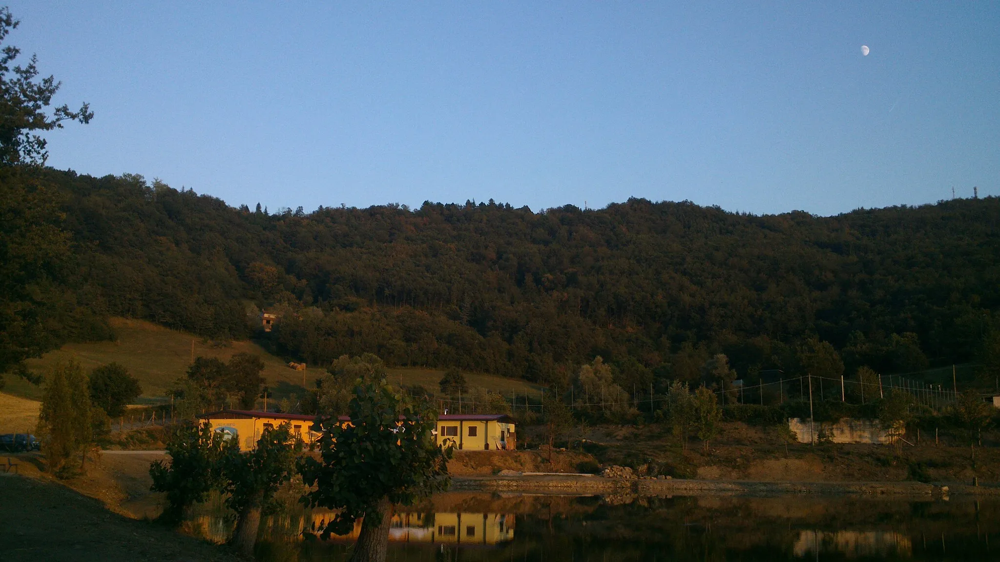 Photo showing: Lago artificiale posto nei pressi di Farneta