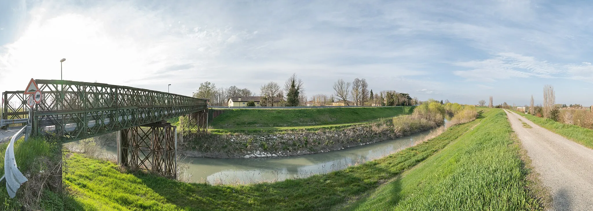 Photo showing: Fiume Panaro - Ravarino, Modena, Italia - Sulla sinistra il ponte Bailey tra Solara e Stuffione.