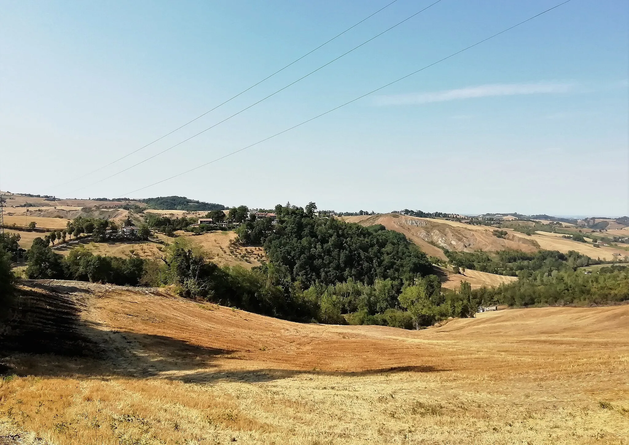 Photo showing: Castellaccio visto da Ciano, frazione di Zocca (MO). Sulla destra si notano i calanchi di Ciano.