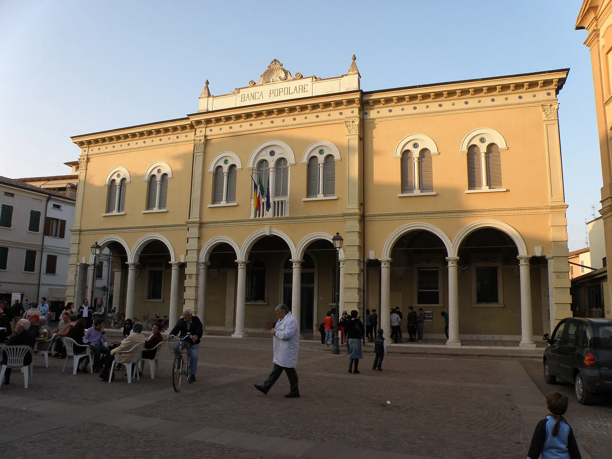 Photo showing: La sede storica della Banca Popolare di San Felice sul Panaro