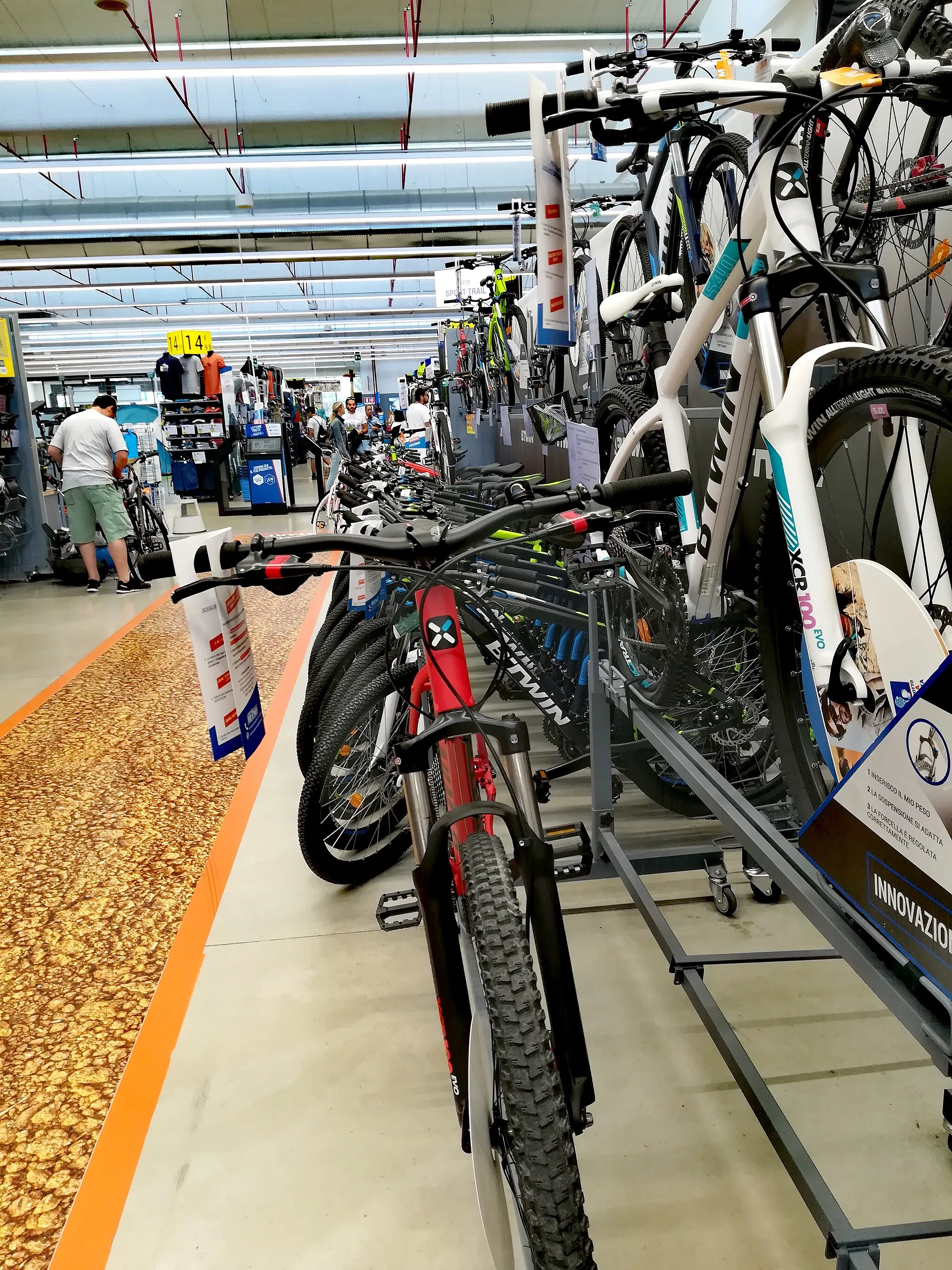 Photo showing: Prodotti Decathlon Mountain Bike - Reggio Emilia