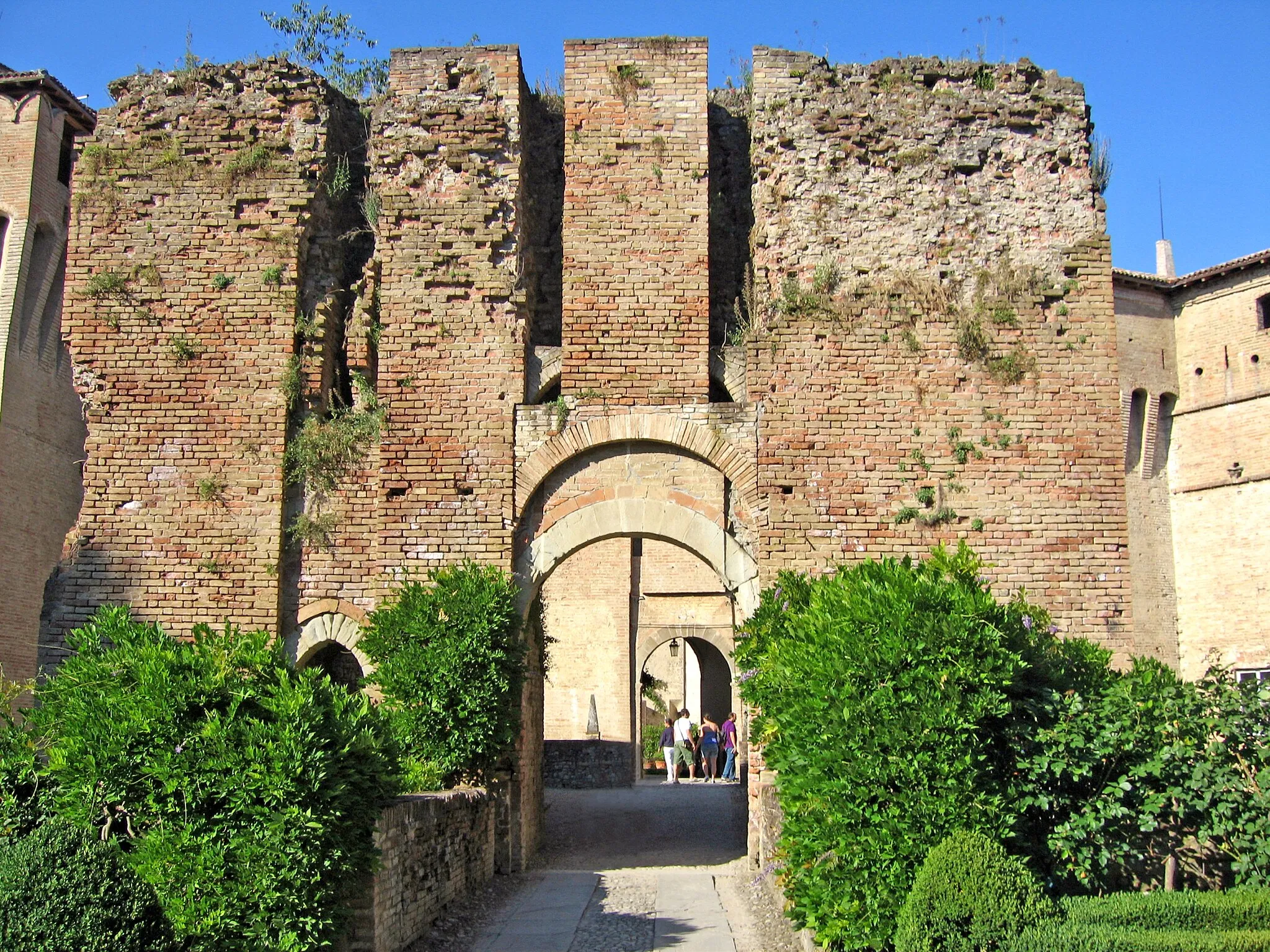 Photo showing: Castello di Montechiarugolo (rivellino d'ingresso)