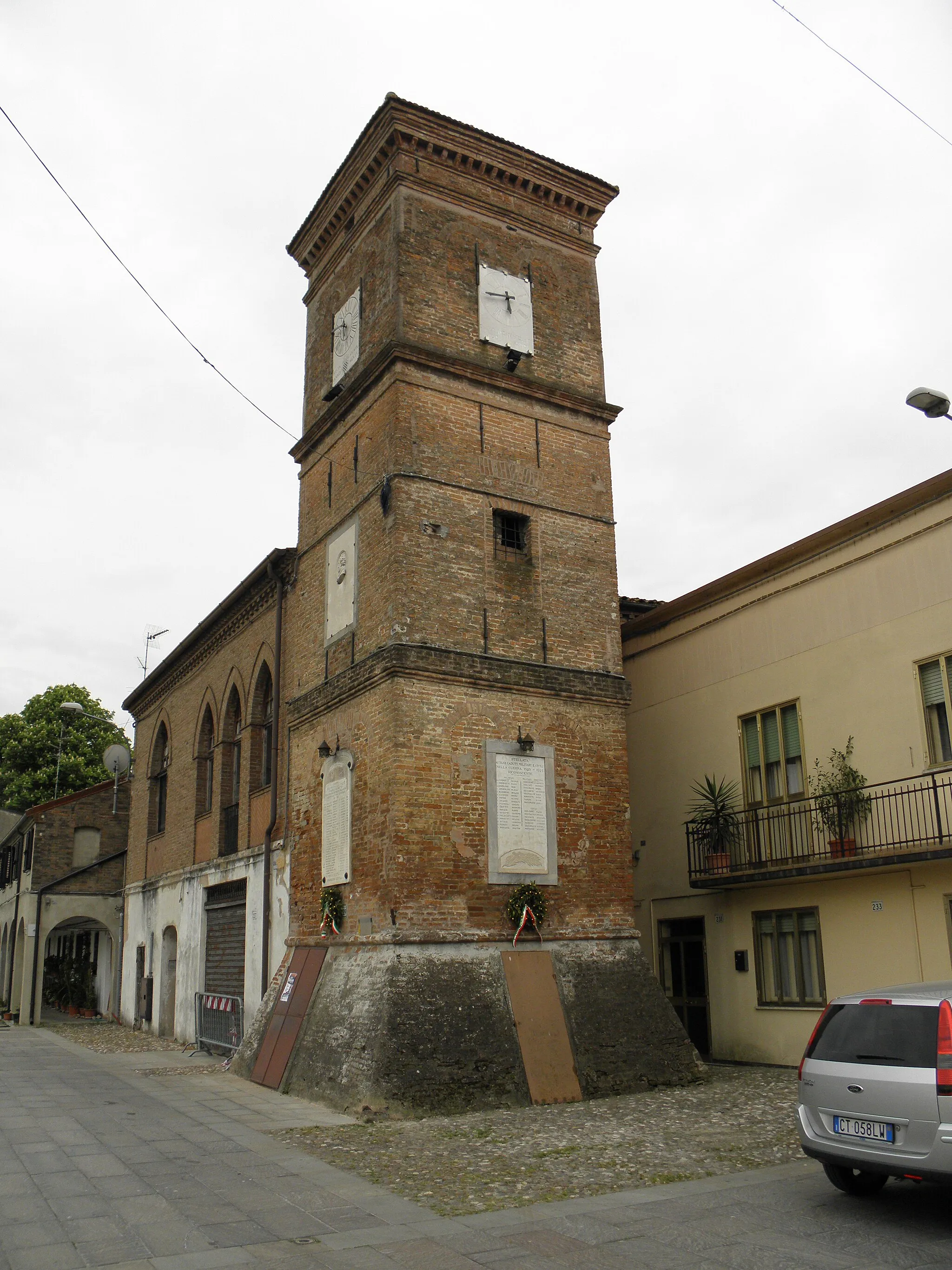 Photo showing: Stellata, frazione di Bondeno: piazza Gioacchino Pepoli, la torre civica.