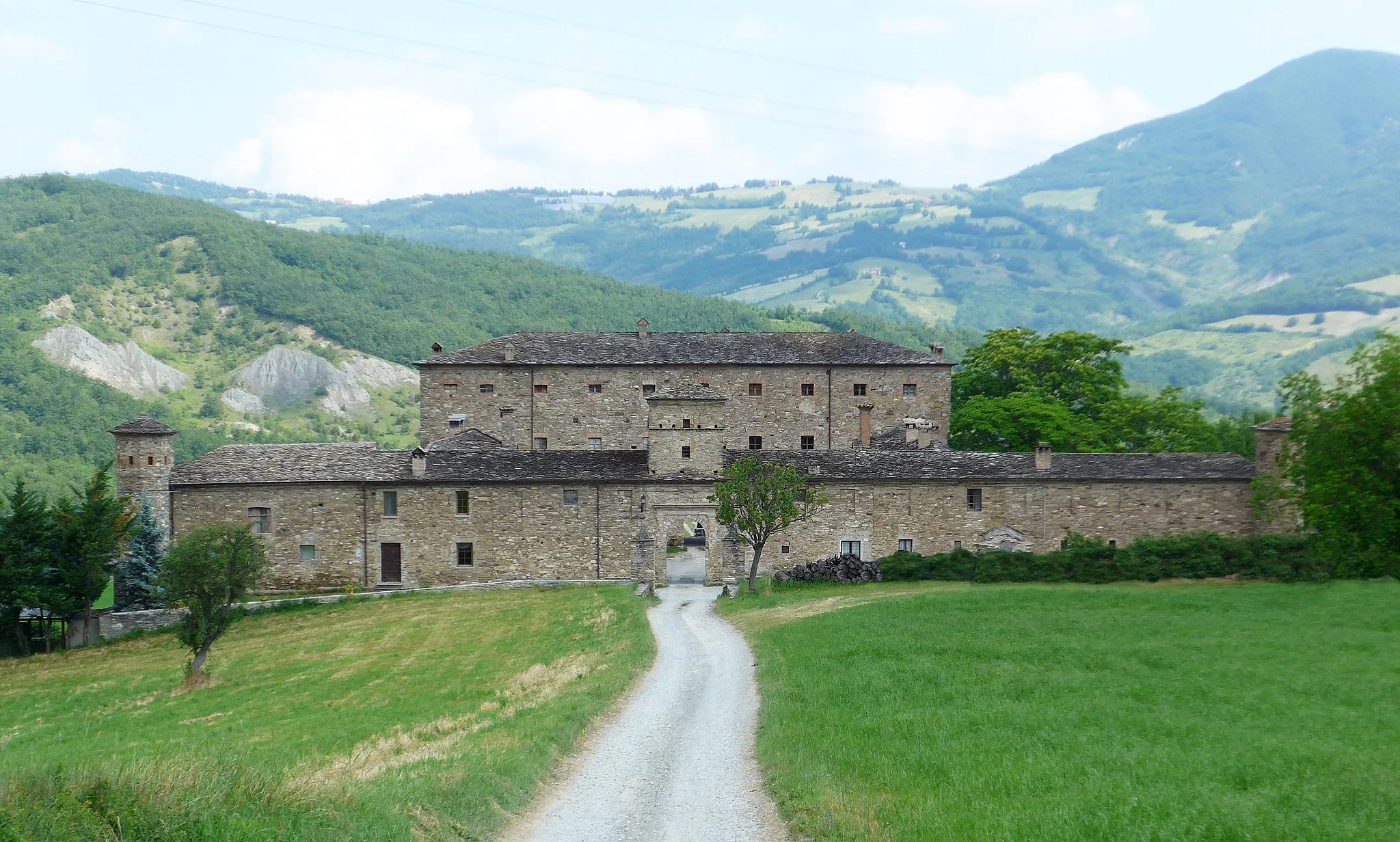 Photo showing: Varsi, frazione Golaso, il castello.