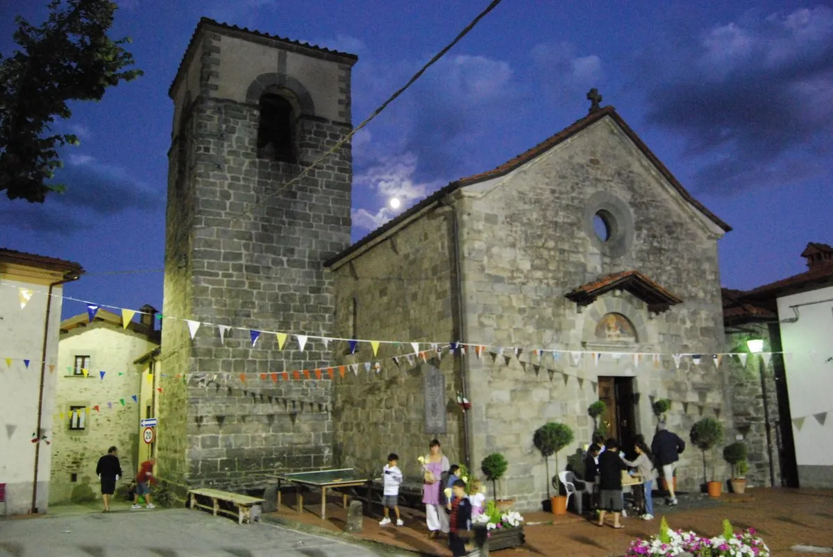 Photo showing: Chiesa di Spignana la sera della processione di San Lorenzo