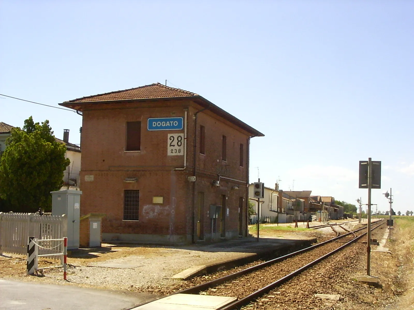 Photo showing: Dogato train station