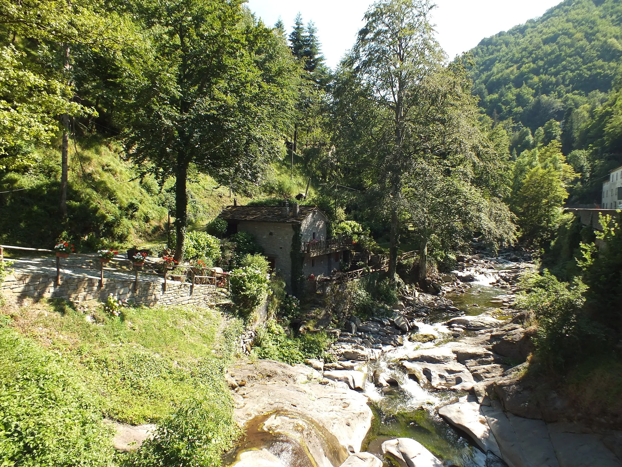 Photo showing: Vecchio mulino nei pressi di Corniolo