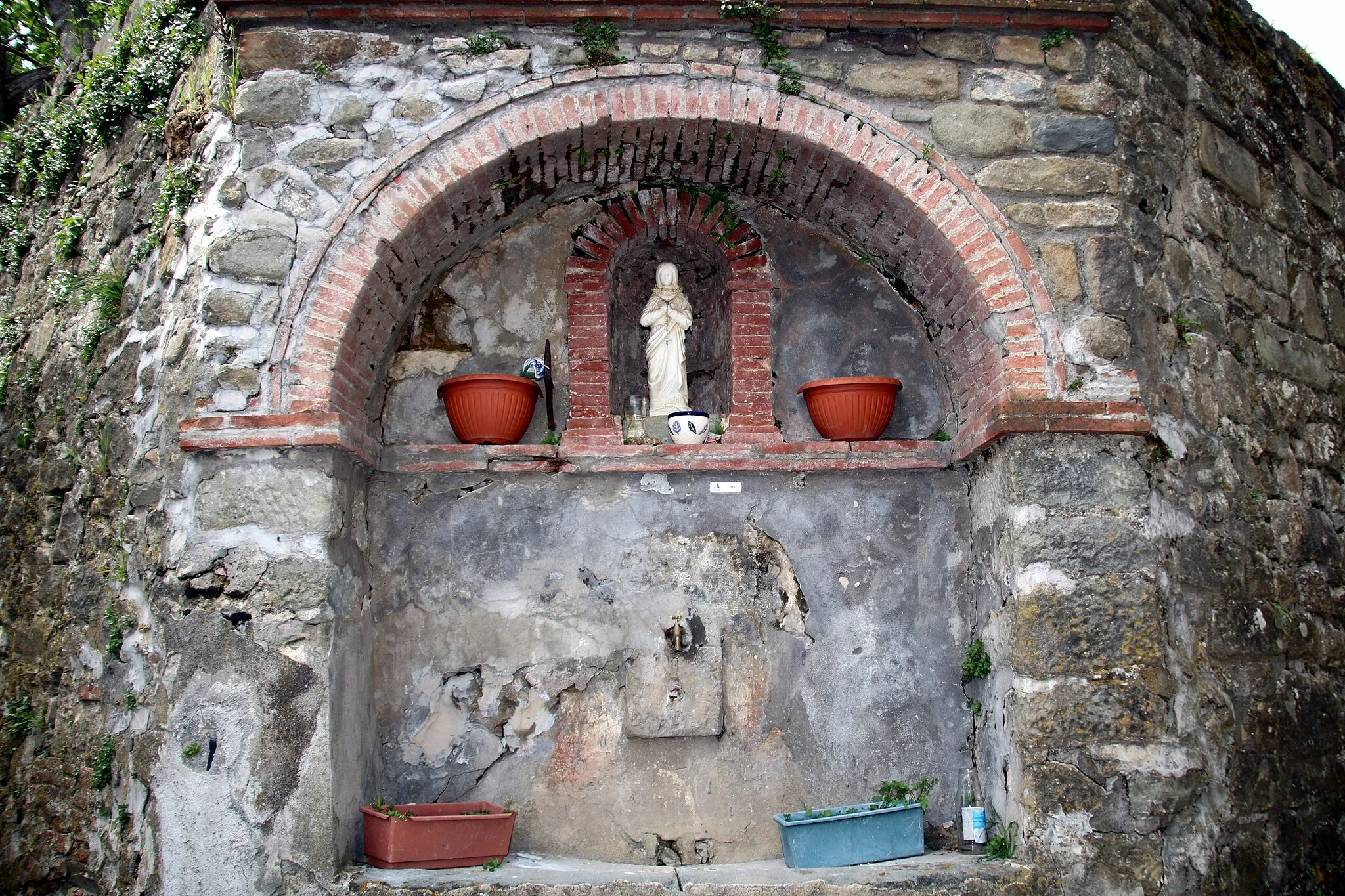 Photo showing: Fonte in via della Torre (Boveglio)