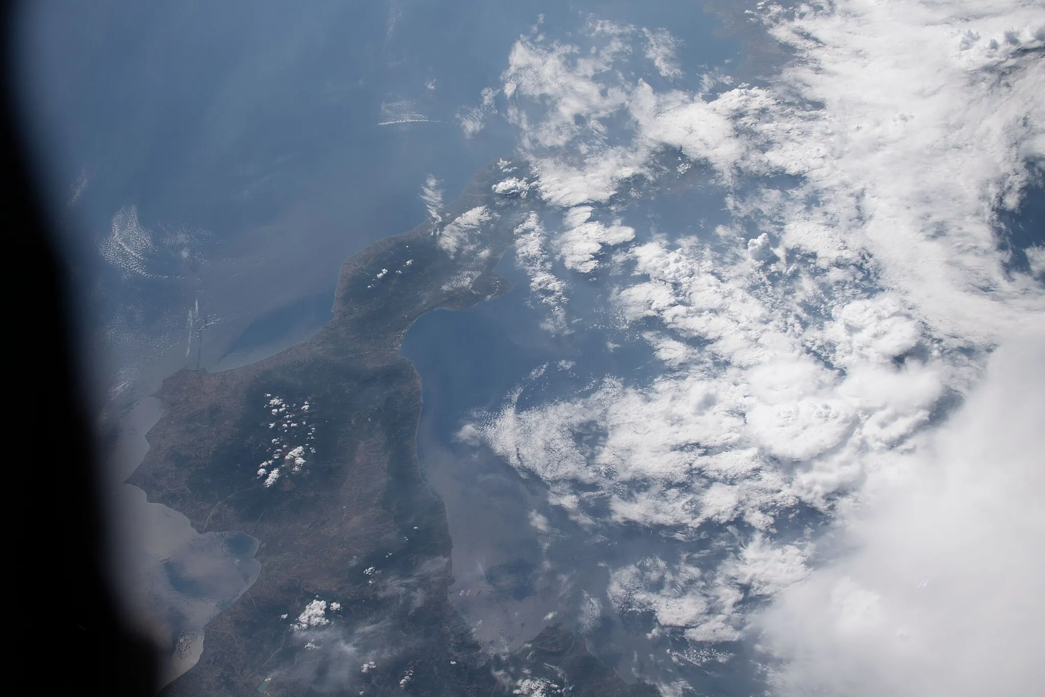 Photo showing: View of Earth taken during ISS Expedition 60.