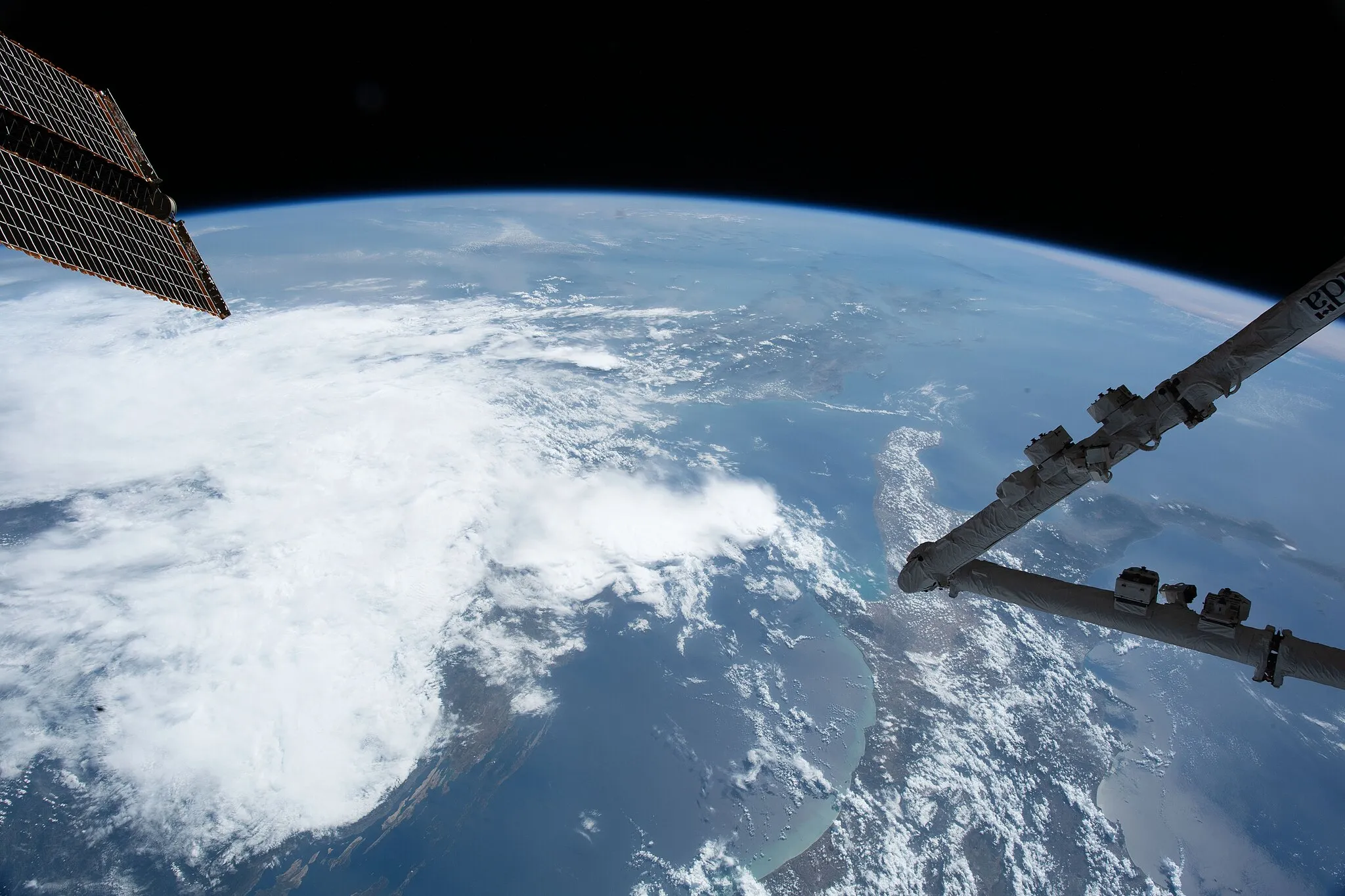 Photo showing: View of Earth taken during ISS Expedition 65.
