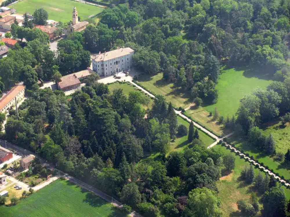 Photo showing: Veduta aerea del parco della villa Malenchini di Carignano (Parma).