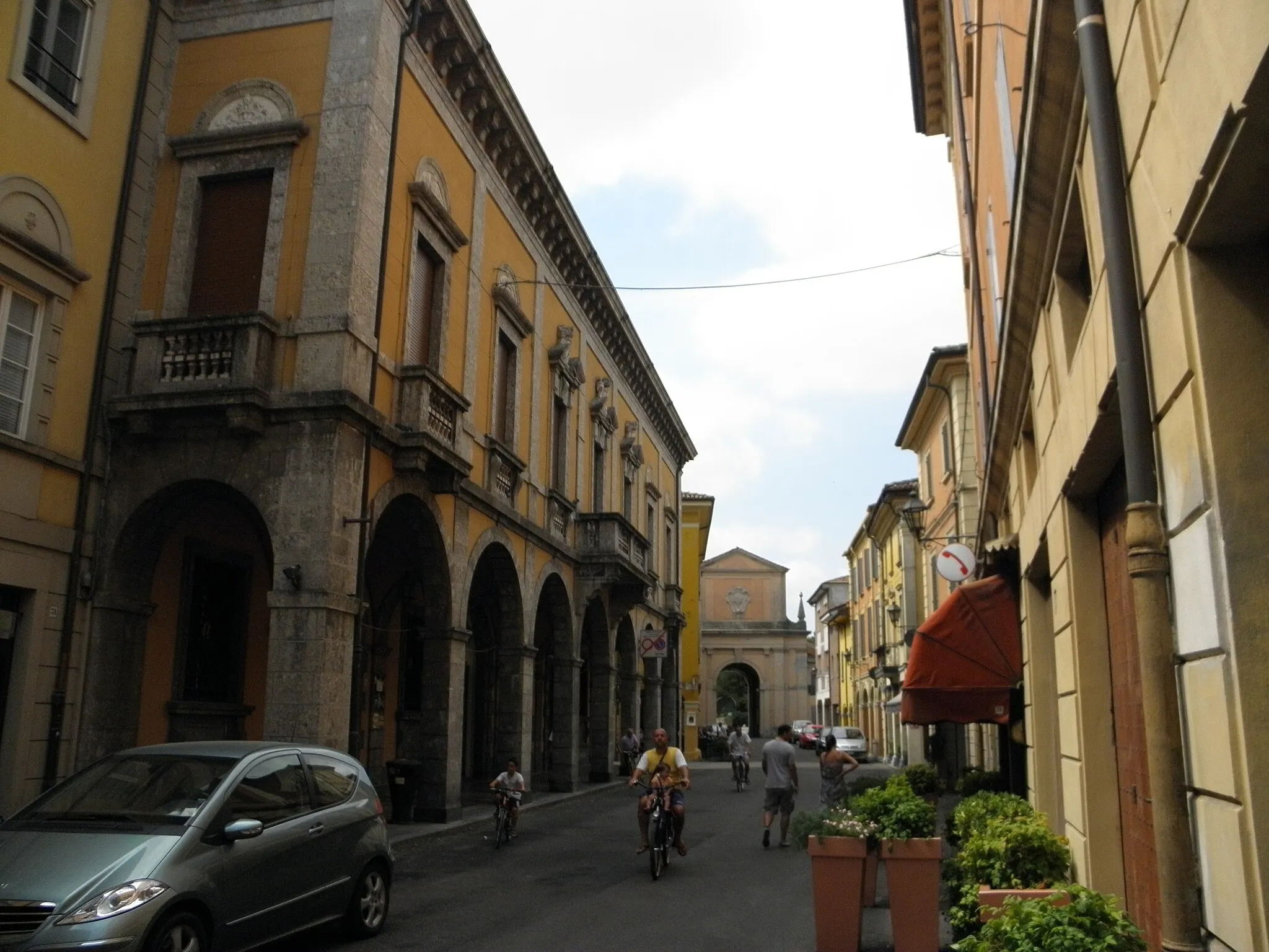 Photo showing: San Giovanni in Persiceto, scorcio di Corso Italia con in secondo piano Porta Vittoria.