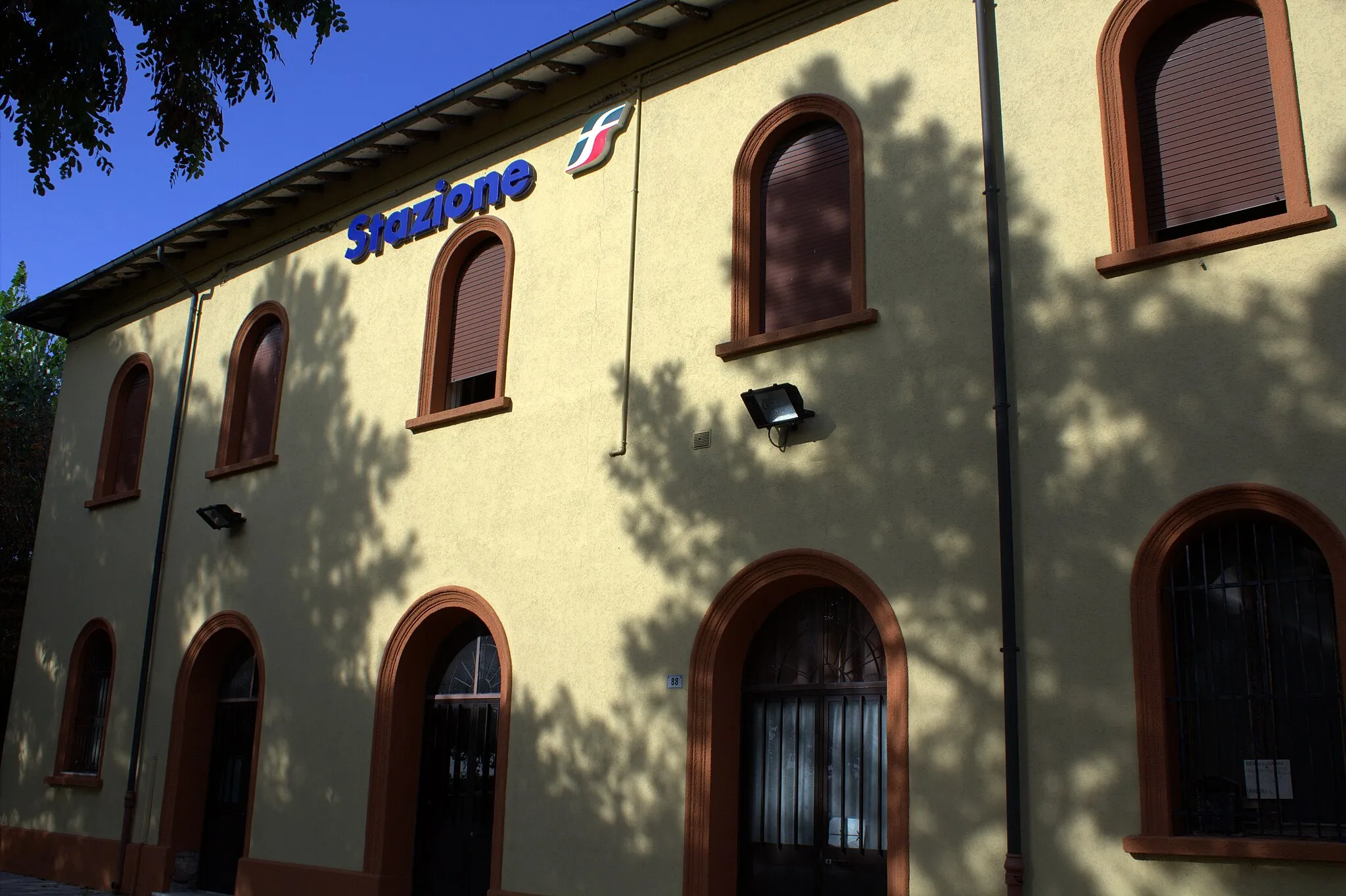 Photo showing: Facciata della stazione di Classe, Ravenna