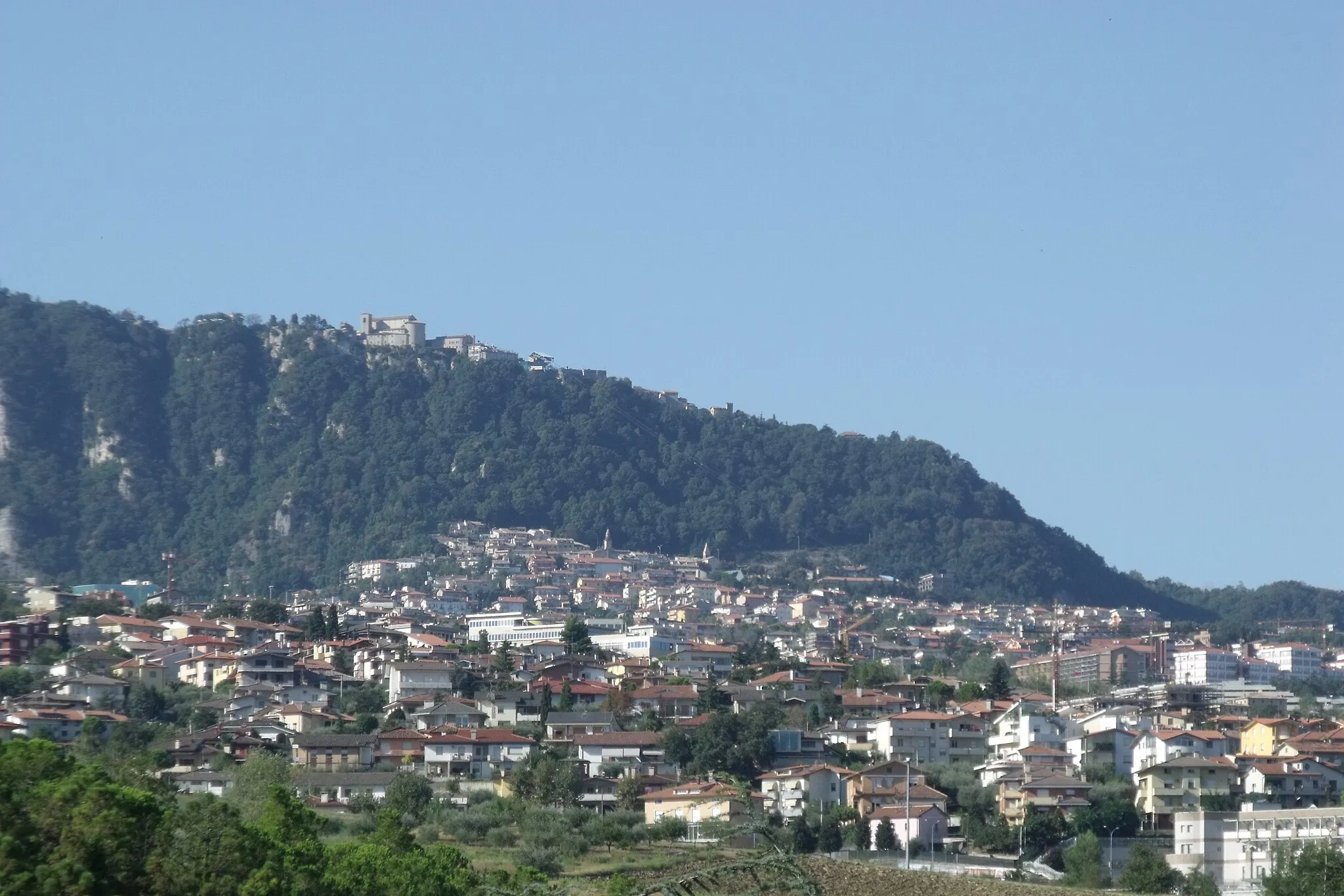 Photo showing: View (Panorama) of Domagnano and Borgo Maggiore in San Marino RSM, Background the Basilica of San Marino City
