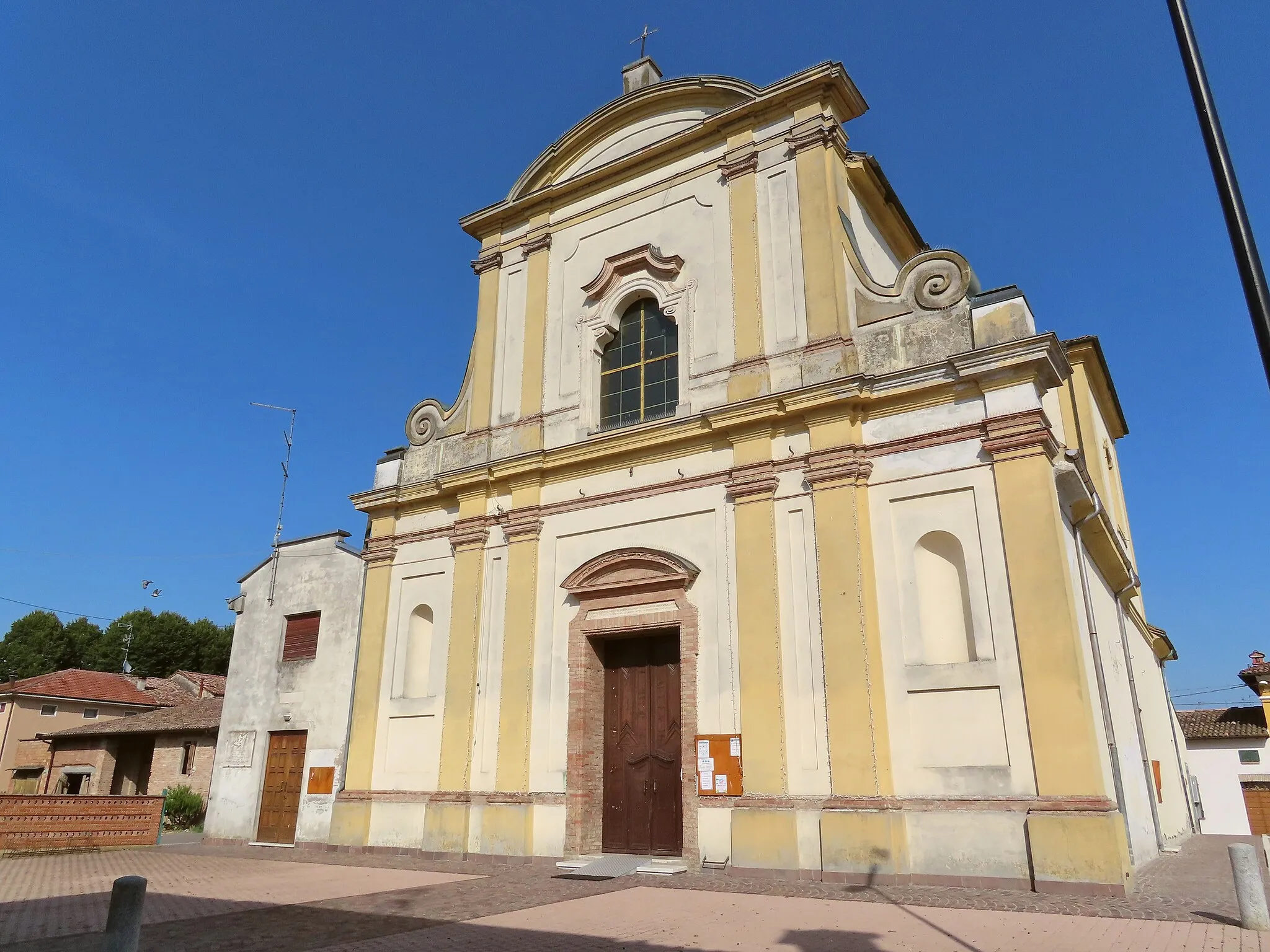 Photo showing: Facciata della chiesa della Natività di Maria Vergine