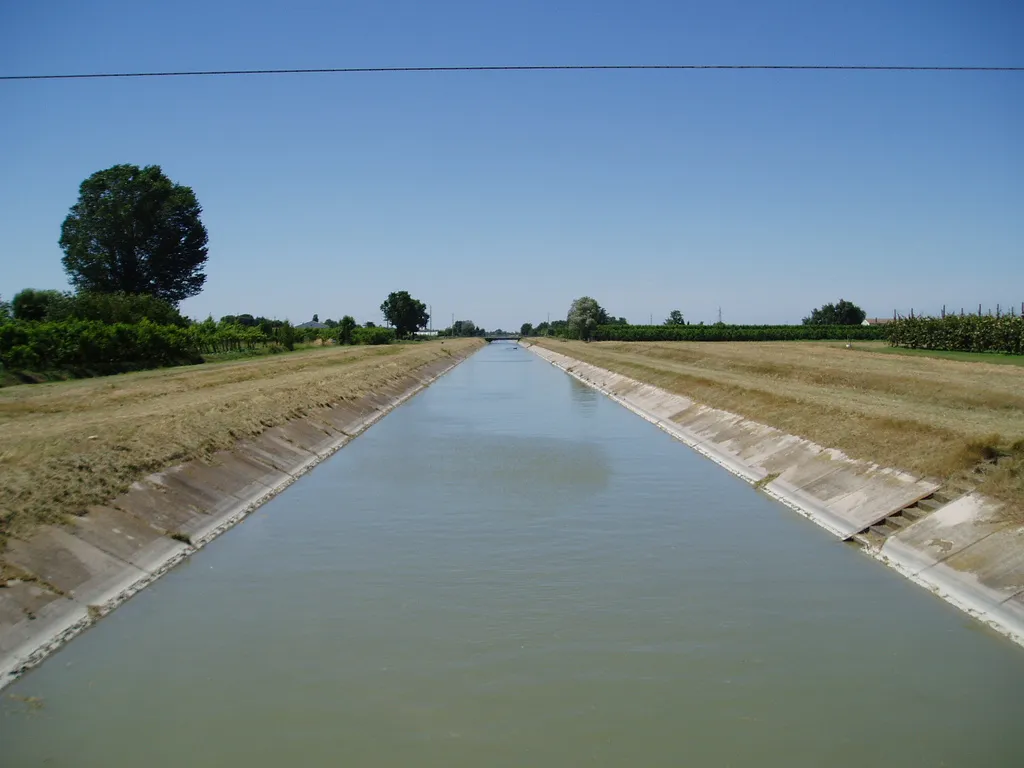 Photo showing: Il Canale Emiliano-Romagnolo nei pressi di Barisano (Forlì)