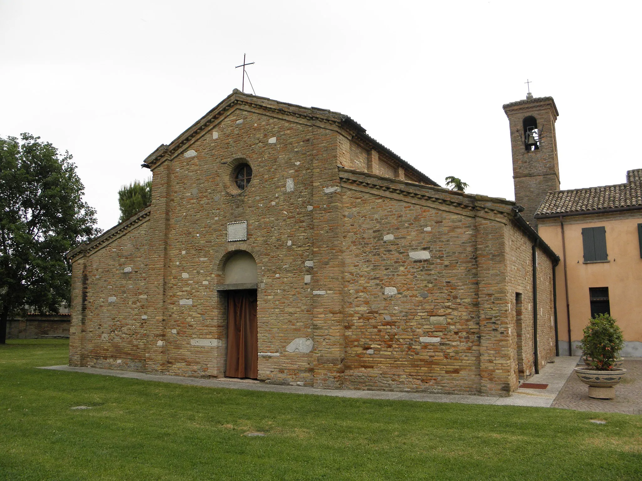 Photo showing: Pisignano, frazione di Cervia: la romanica pieve di Santo Stefano.