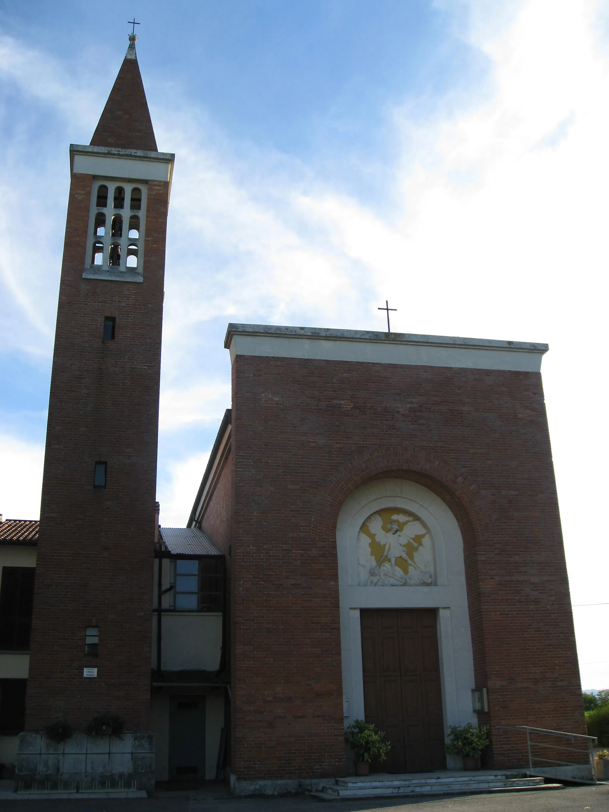 Photo showing: Malmissole, frazione di Forlì: la chiesa parrocchiale di San Michele Arcangelo.