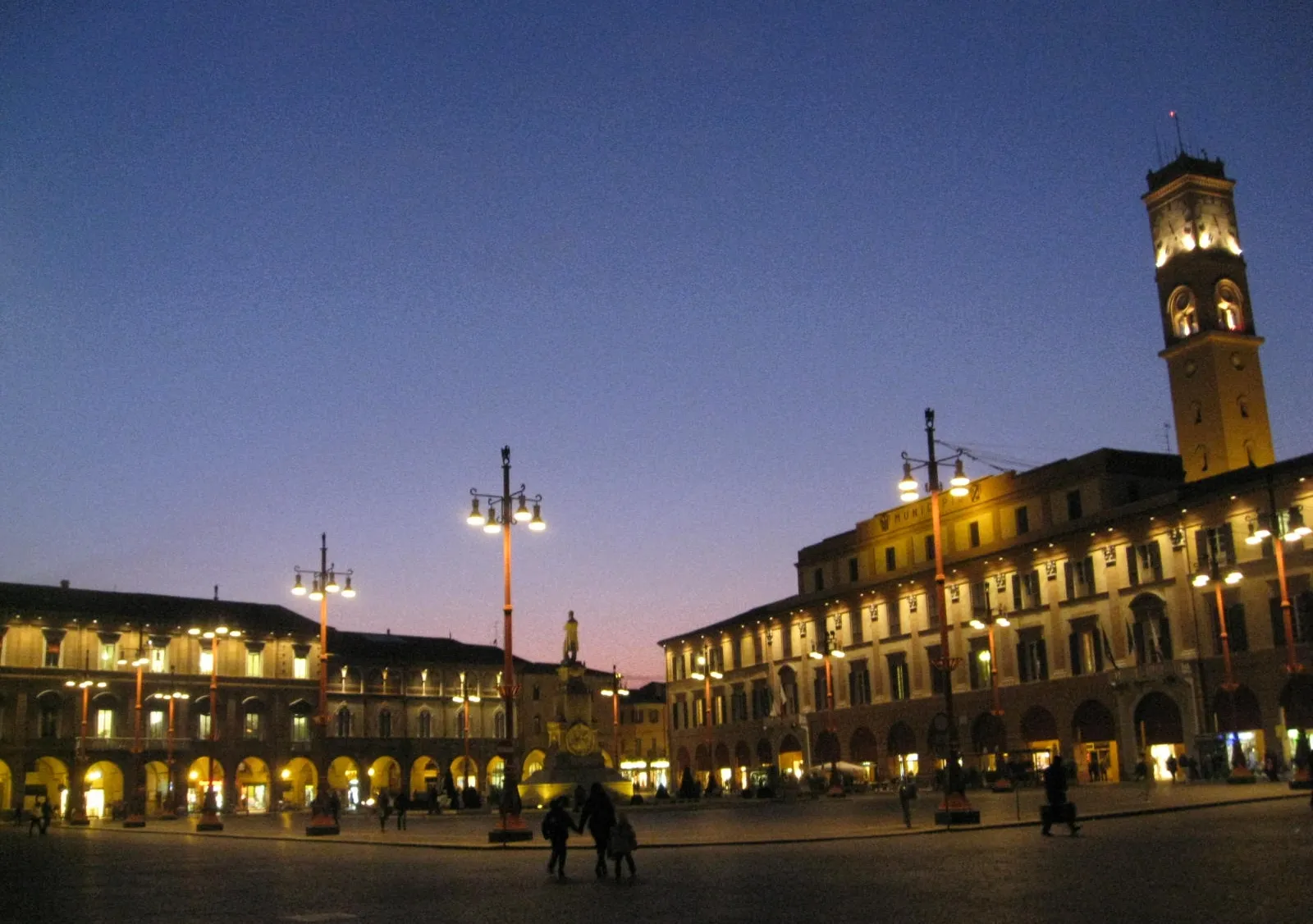 Photo showing: Forlì, piazza Saffi al tramonto.