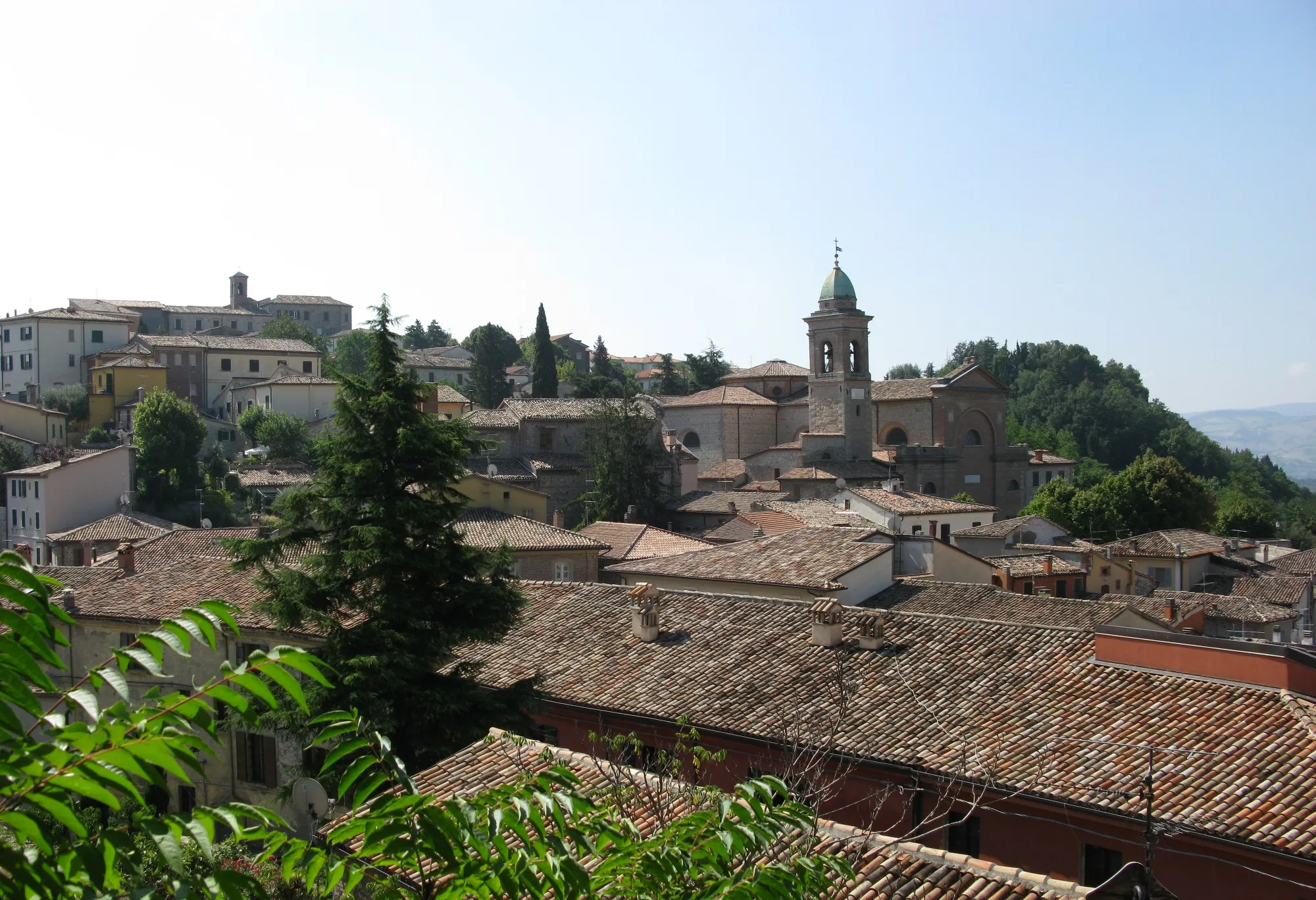 Photo showing: Verucchio Borgo e Chiesa Collegiata.