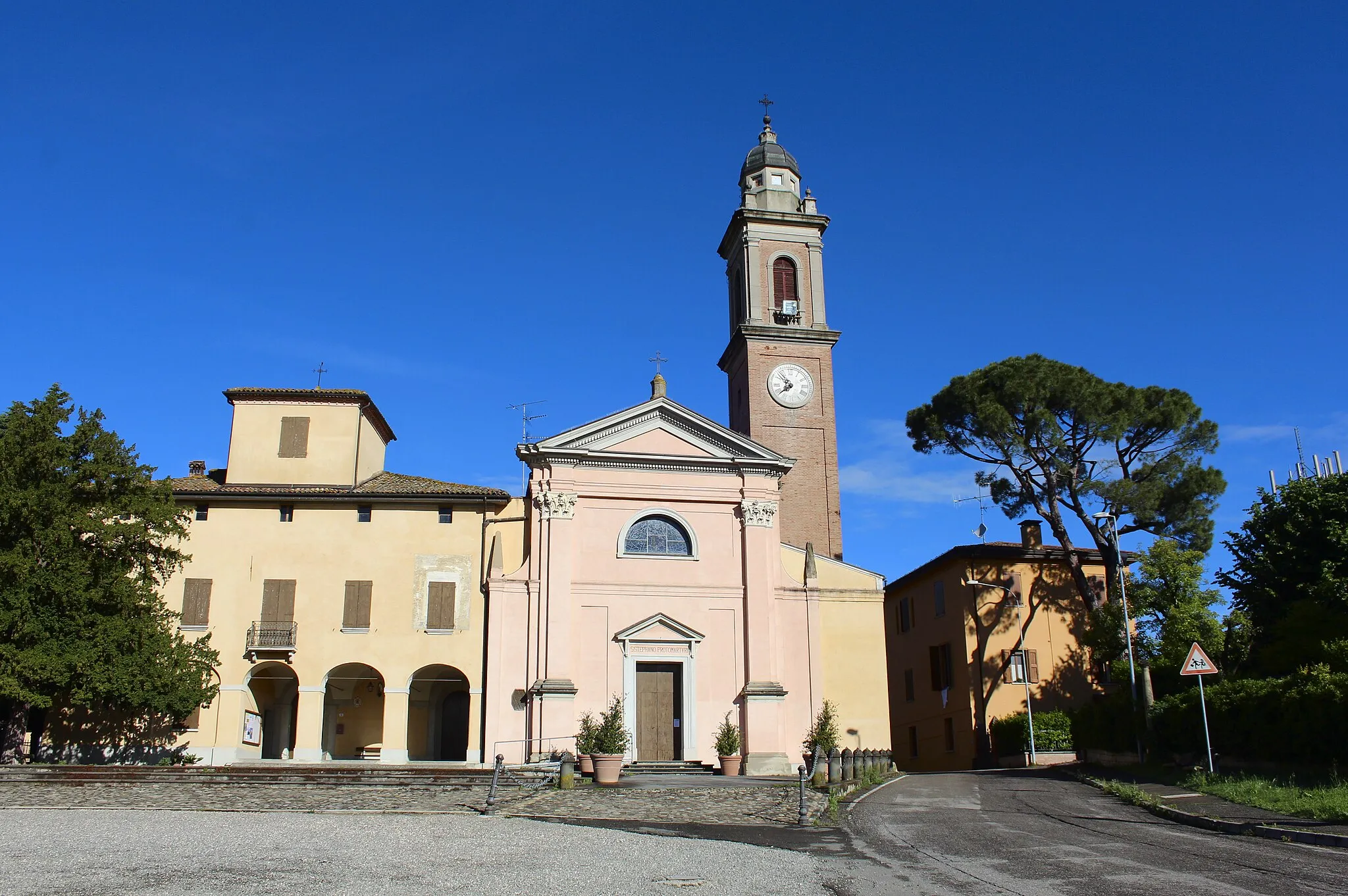 Photo showing: Church Santo Stefano, Pontecchio Marconi, Borgonuovo-Pontecchio, village of Sasso Marconi, metropolitan city of Bologna, Emilia-Romagna, Italy