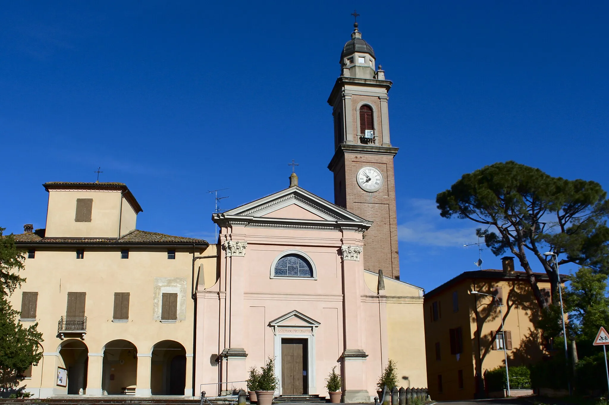 Photo showing: Church Santo Stefano, Pontecchio Marconi, Borgonuovo-Pontecchio, village of Sasso Marconi, metropolitan city of Bologna, Emilia-Romagna, Italy