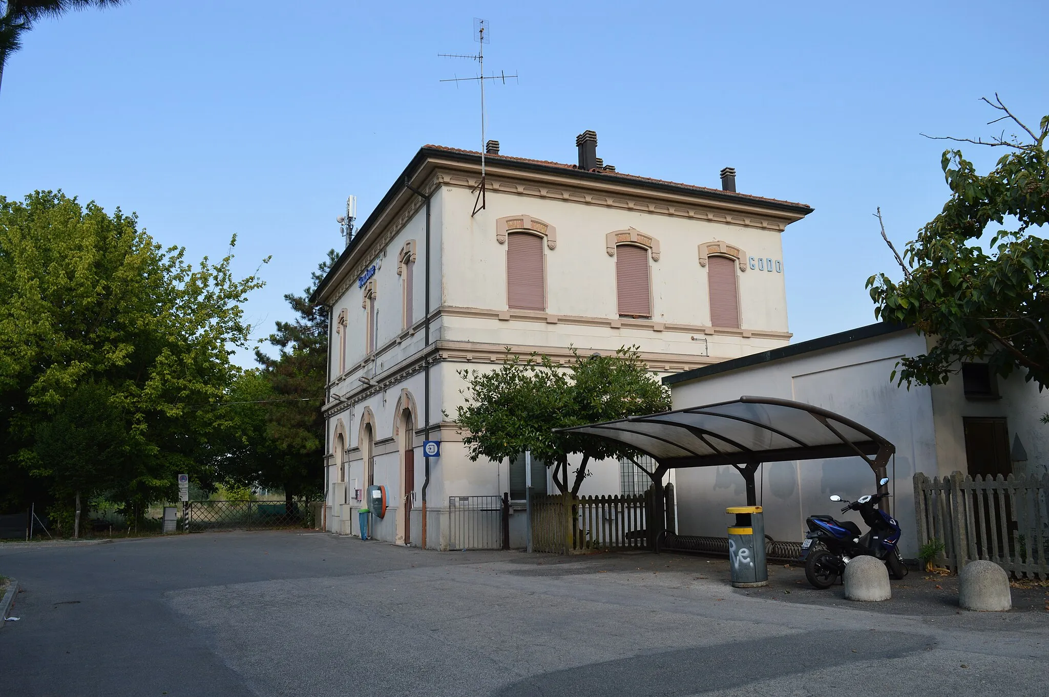 Photo showing: Stazione ferroviaria di Godo.