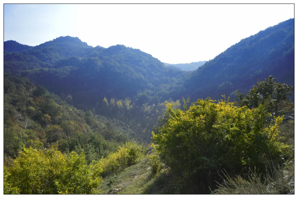 Photo showing: Vista da Cà Castellina di Monte Mauro, nel Parco regionale della Vena del Gesso Romagnola.