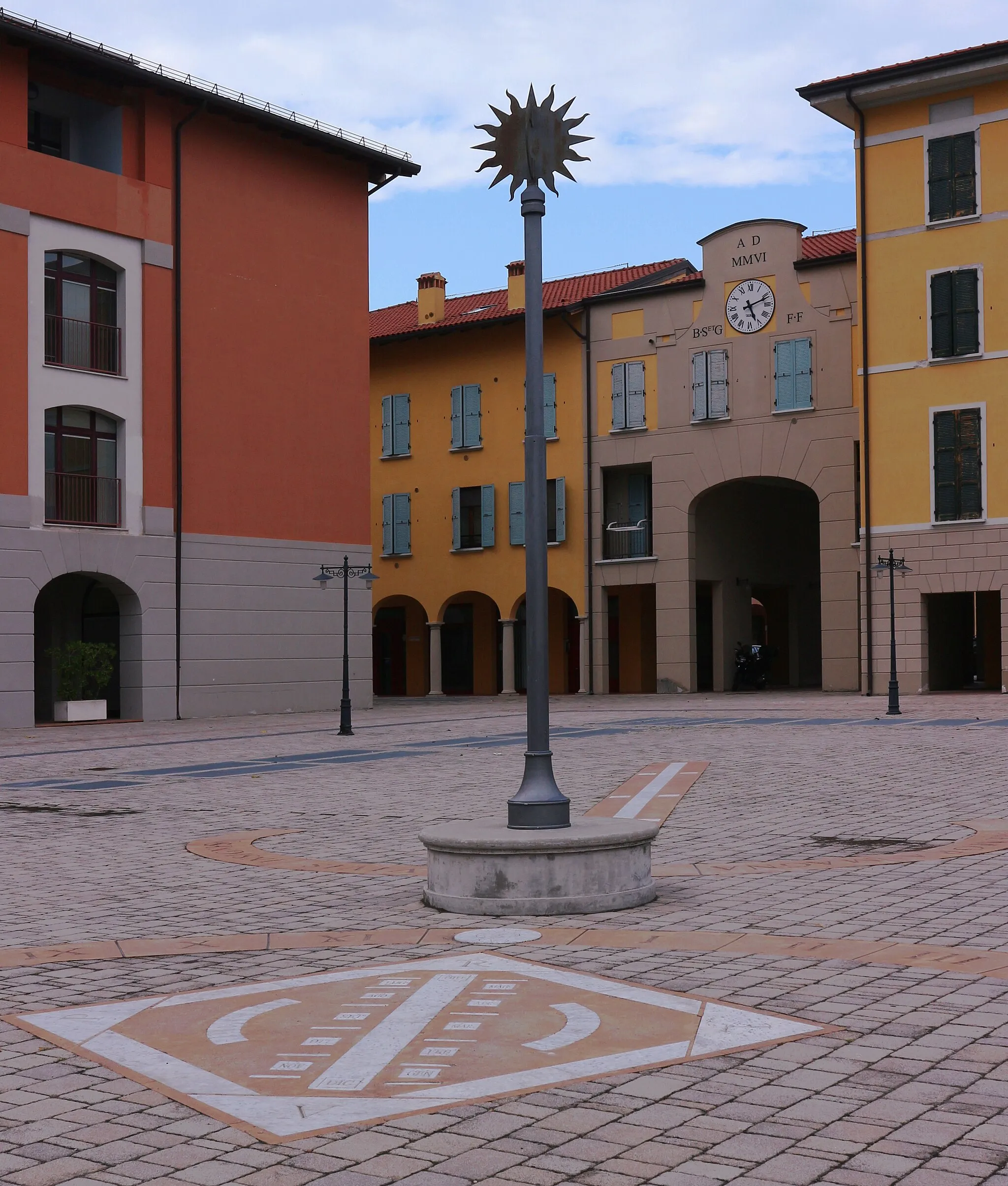 Photo showing: Analemmatic sundial and horizontal sundial in Cadriano (Bologna, Italy)