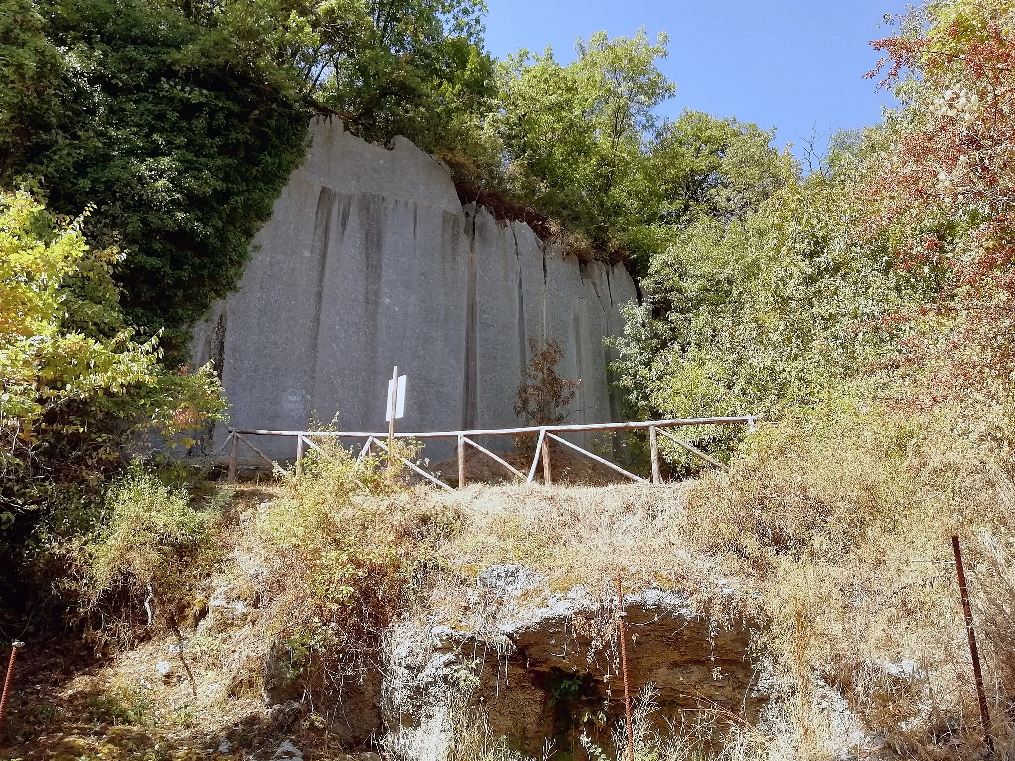 Photo showing: Cava a filo, Parco regionale dei Gessi Bolognesi e Calanchi dell'Abbadessa. San Lazzaro di Savena, Italia.