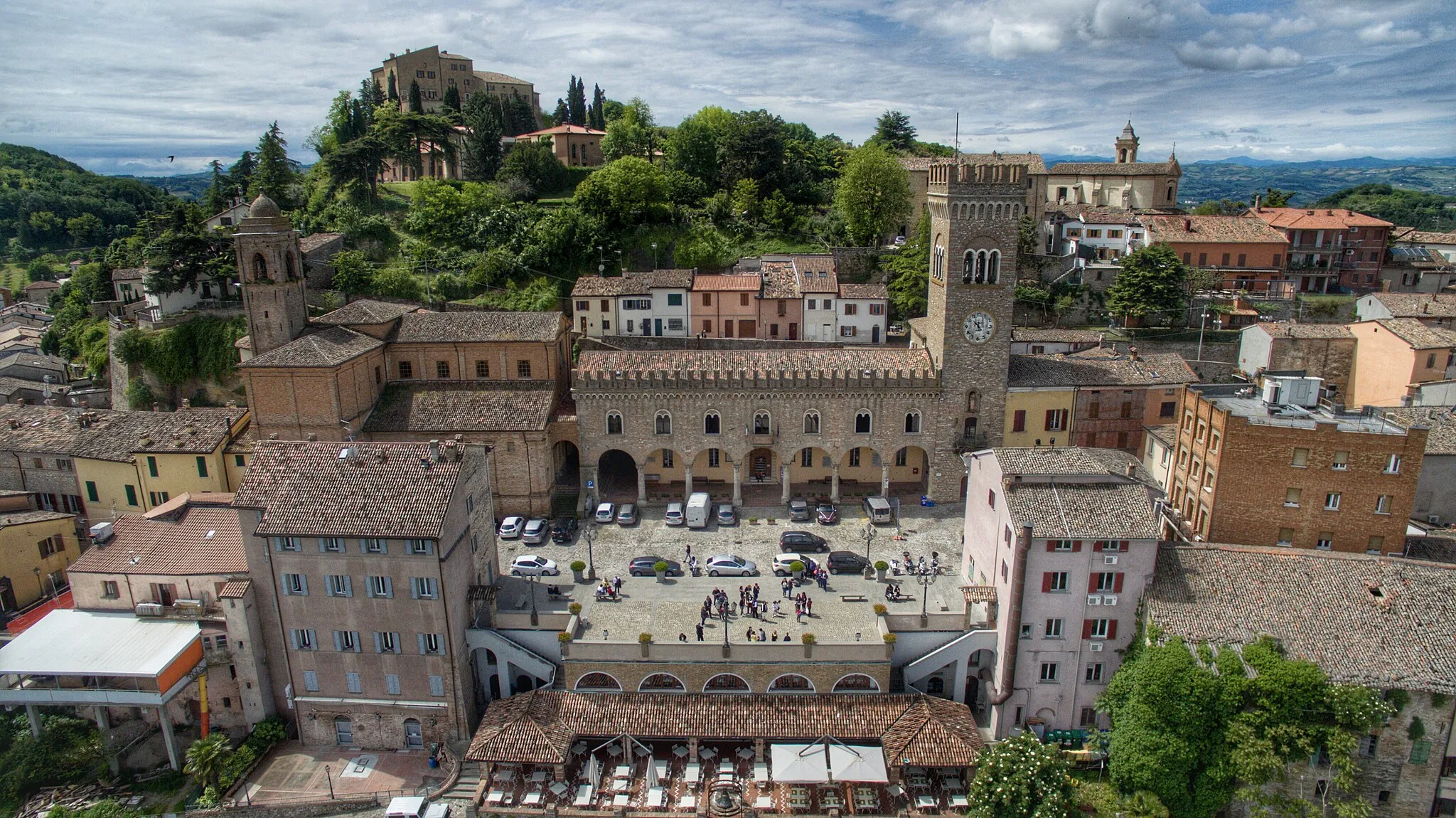 Photo showing: panorama bertinoro drone